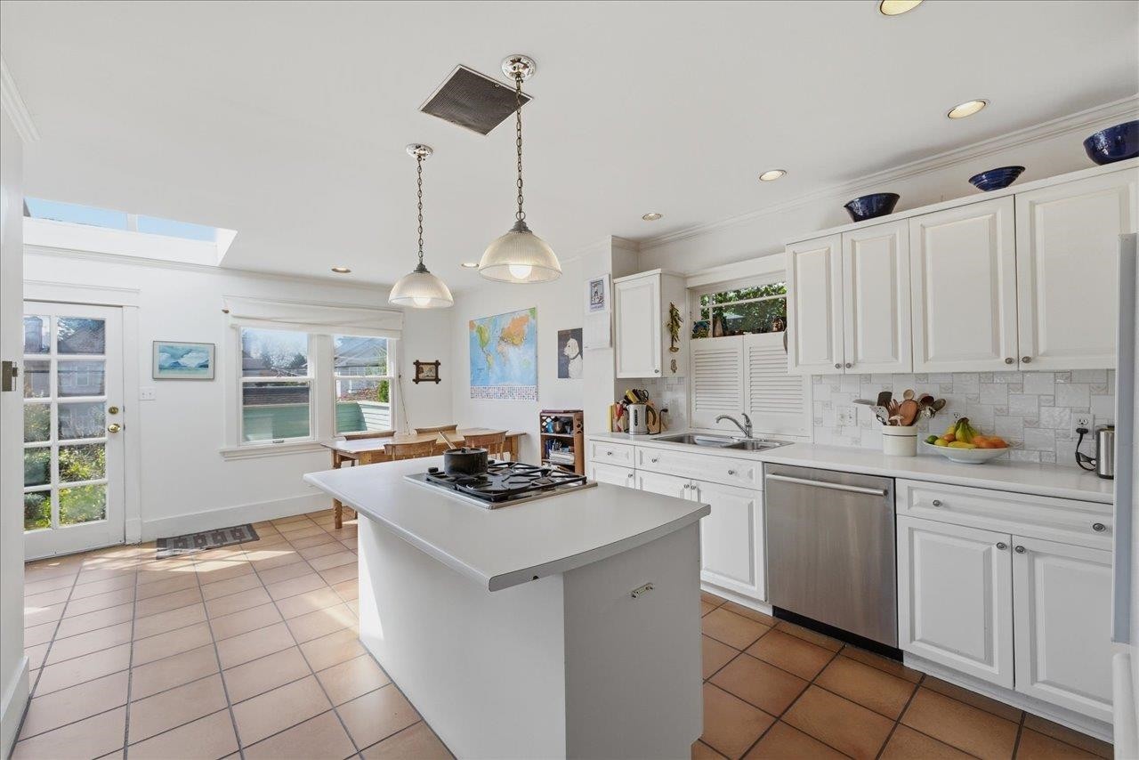 706 24Th Avenue W, Vancouver, BC