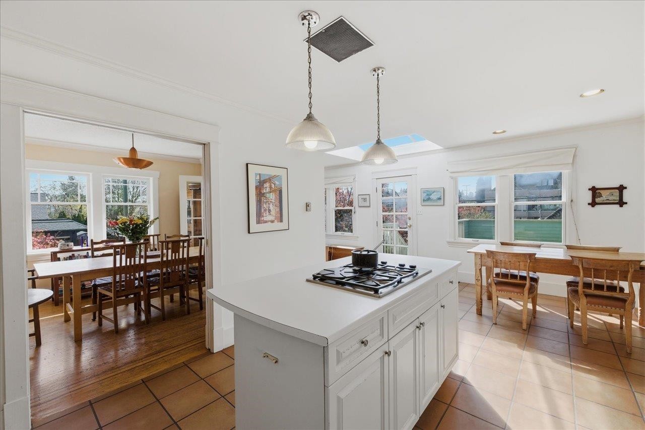 706 24Th Avenue W, Vancouver, BC