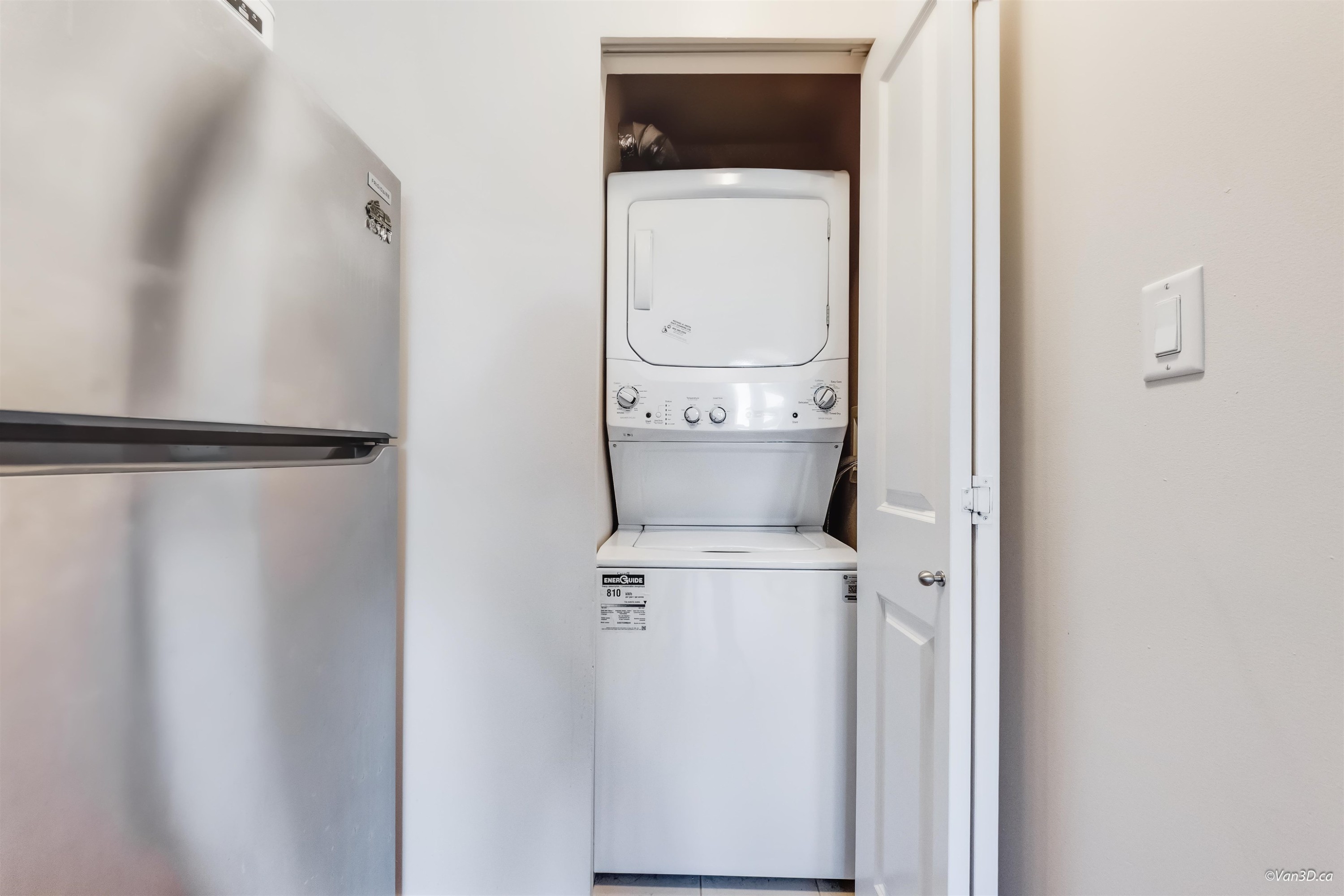 101-5568 Kings Road, Vancouver, BC - Indoor Photo Showing Laundry Room