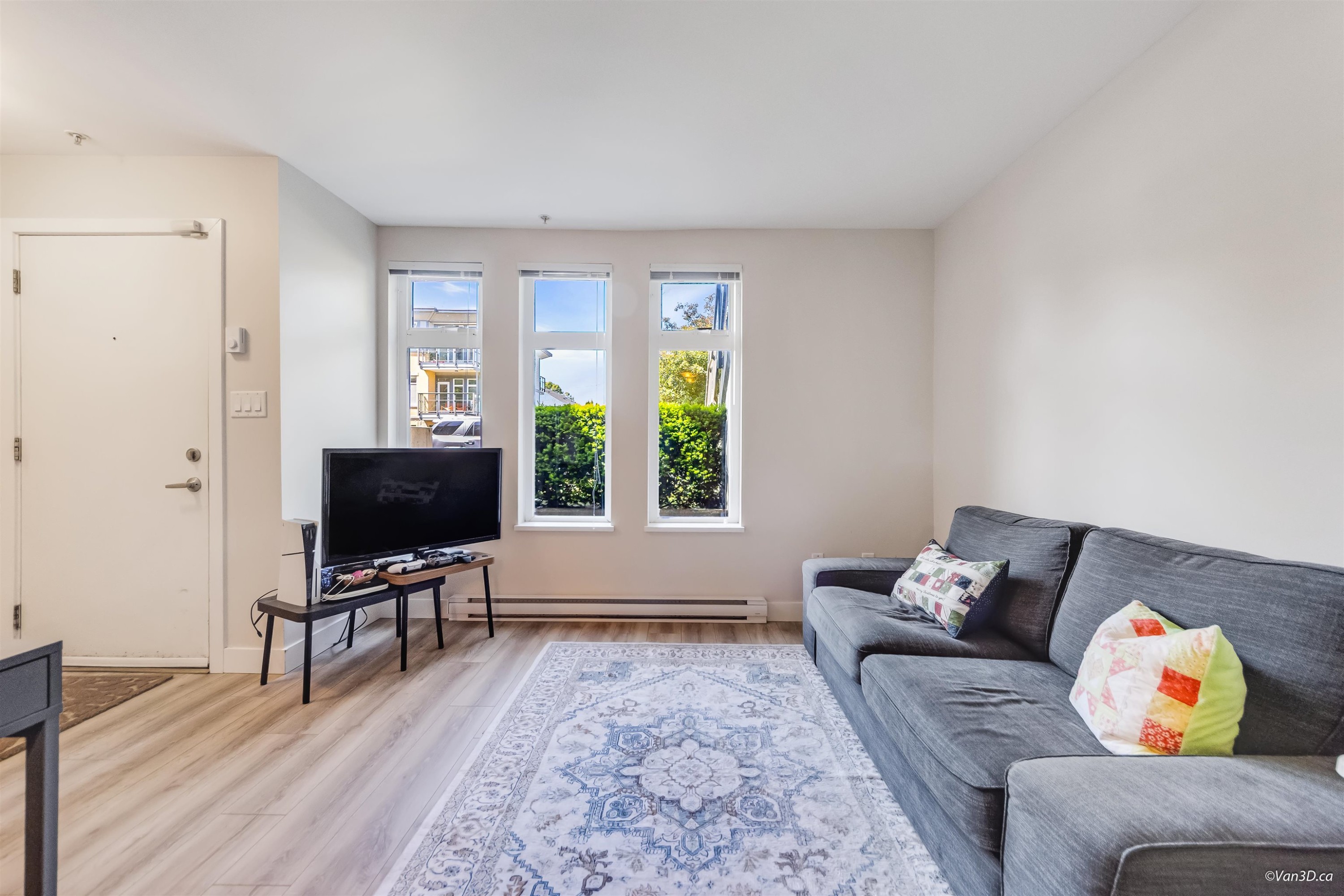 101-5568 Kings Road, Vancouver, BC - Indoor Photo Showing Living Room