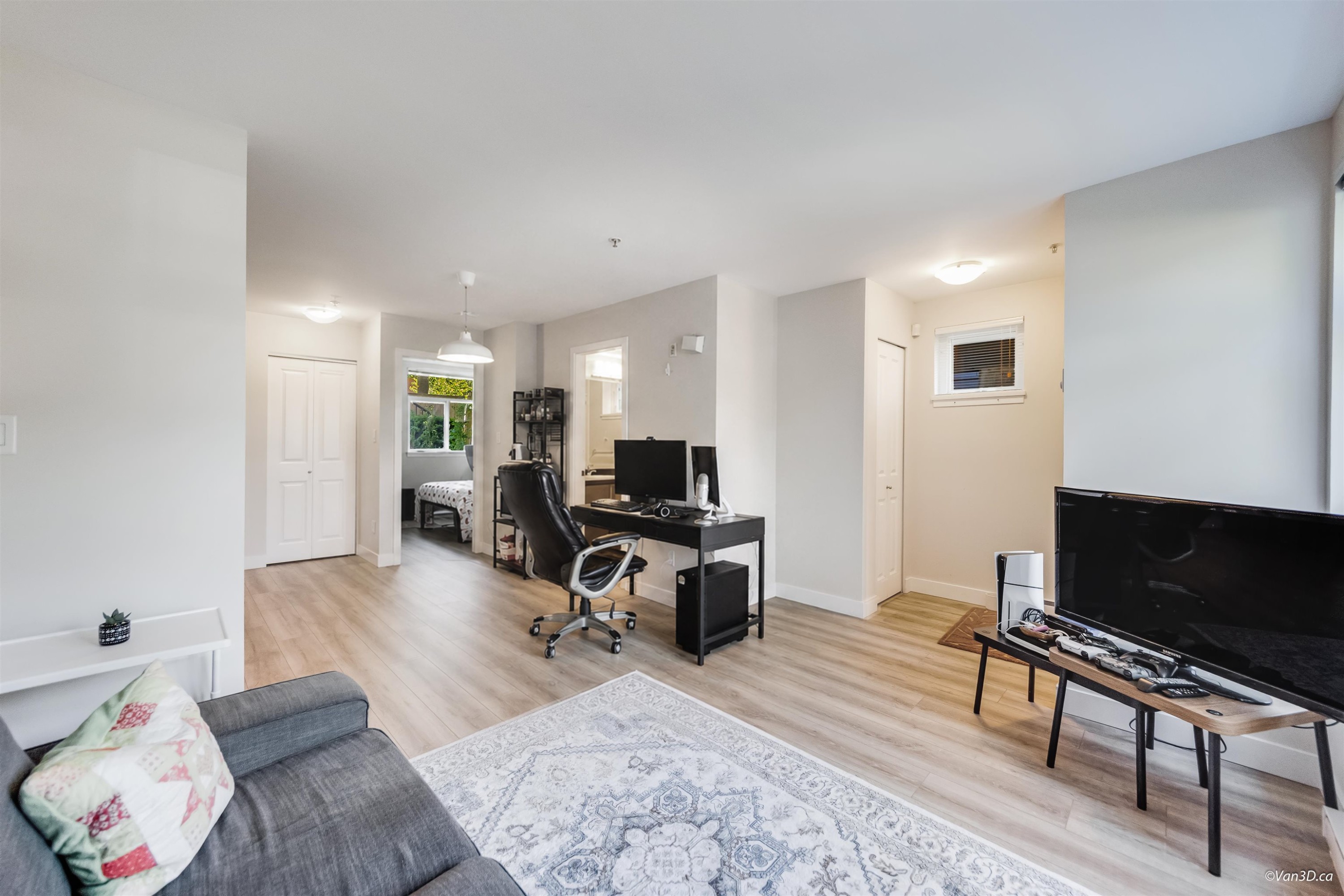 101-5568 Kings Road, Vancouver, BC - Indoor Photo Showing Living Room