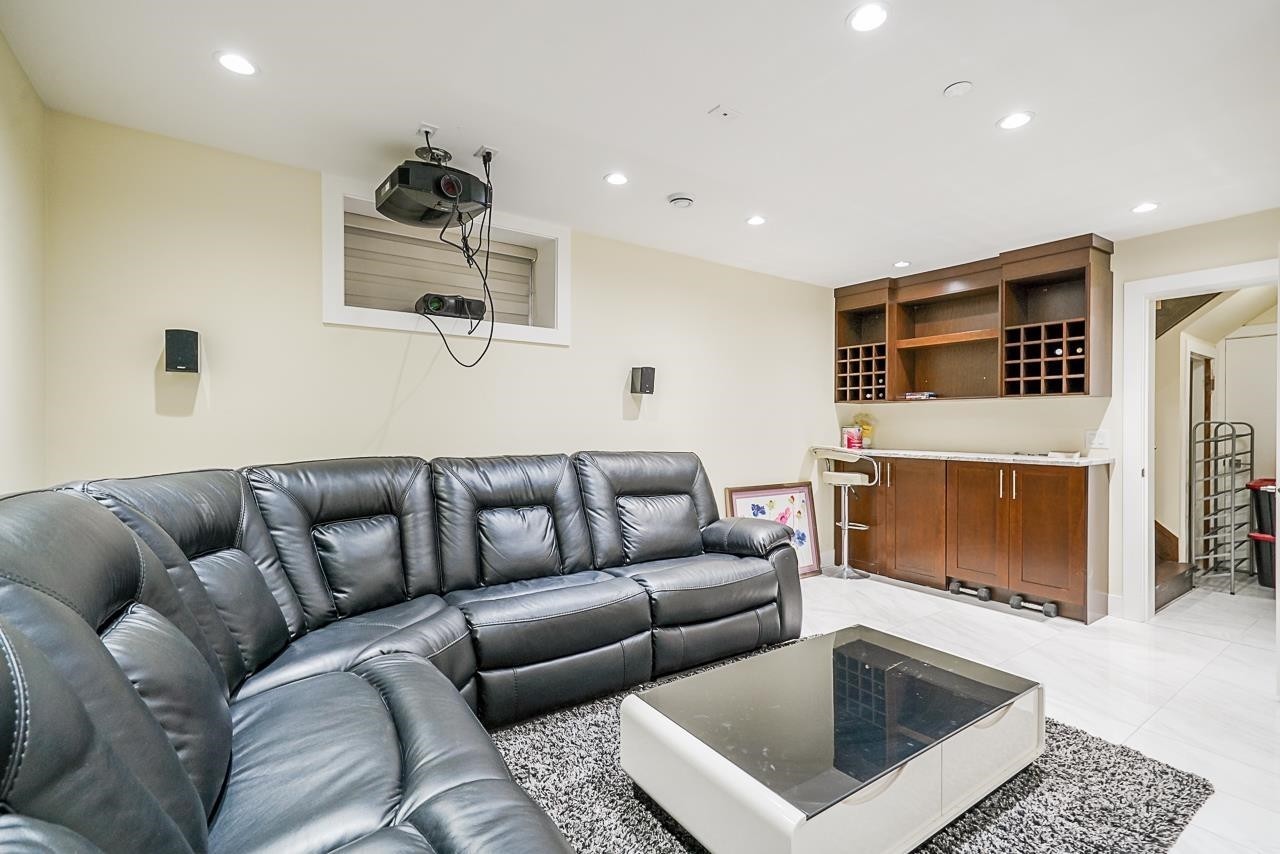 1838 49Th Avenue E, Vancouver, BC - Indoor Photo Showing Living Room