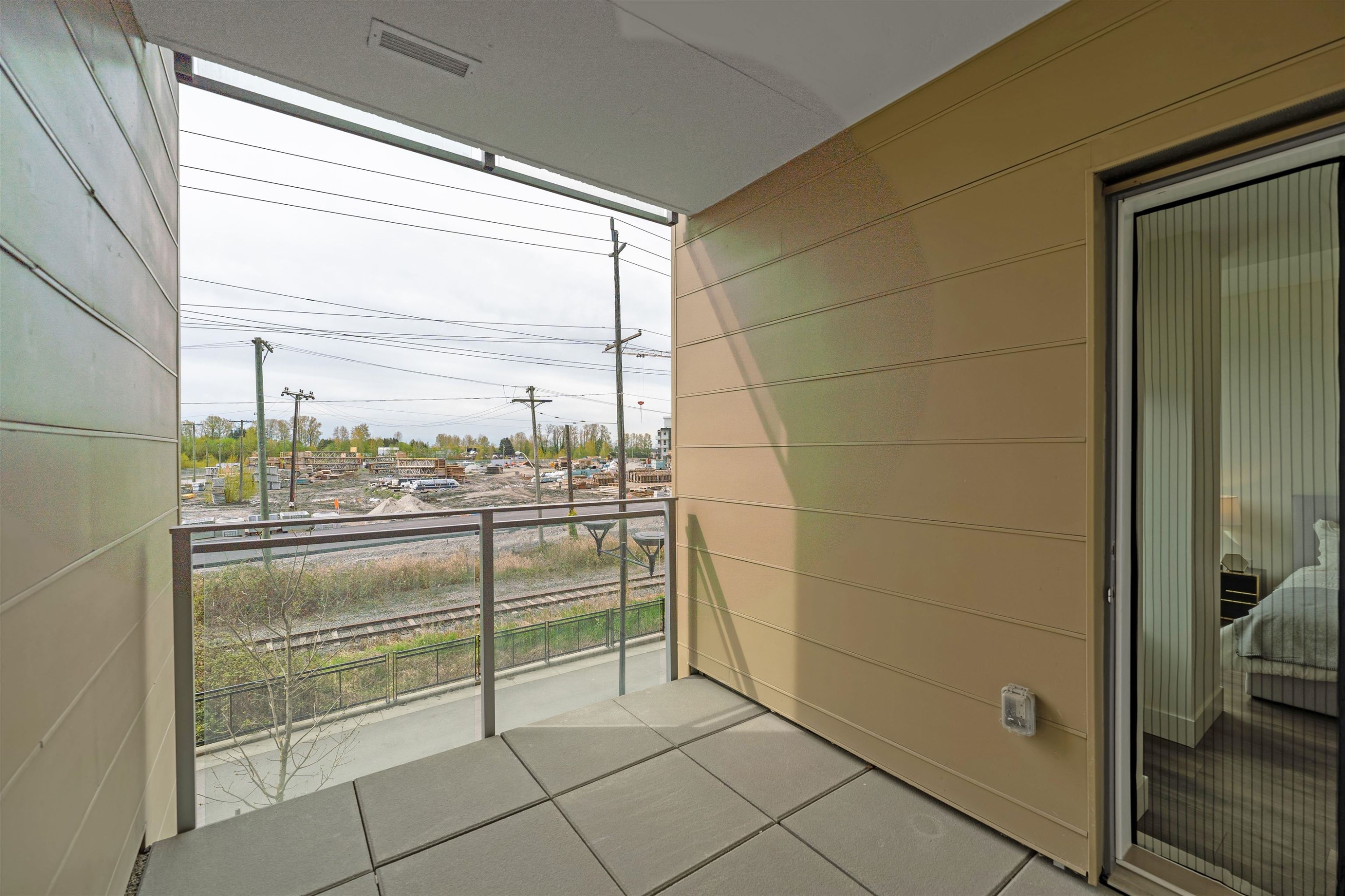 1-8599 River District Crossing, Vancouver, BC