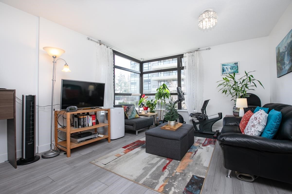 404-8120 Lansdowne Road, Richmond, BC