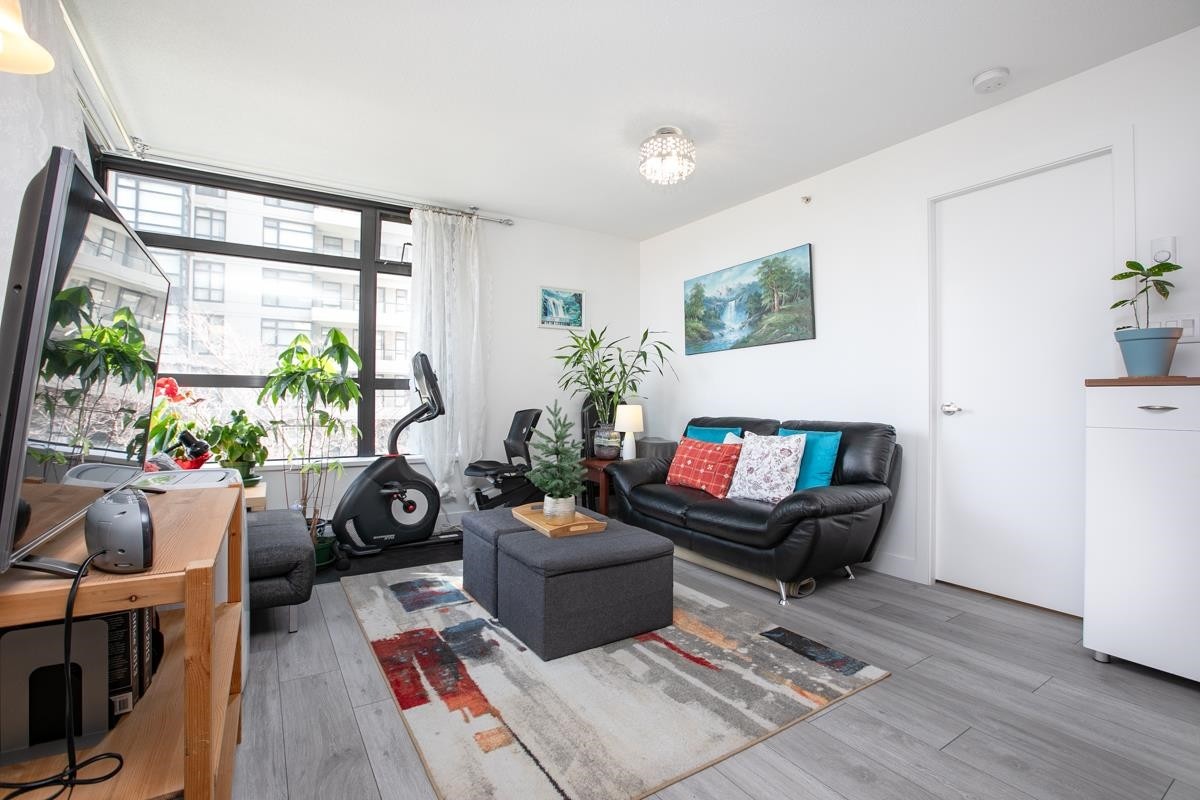 404-8120 Lansdowne Road, Richmond, BC
