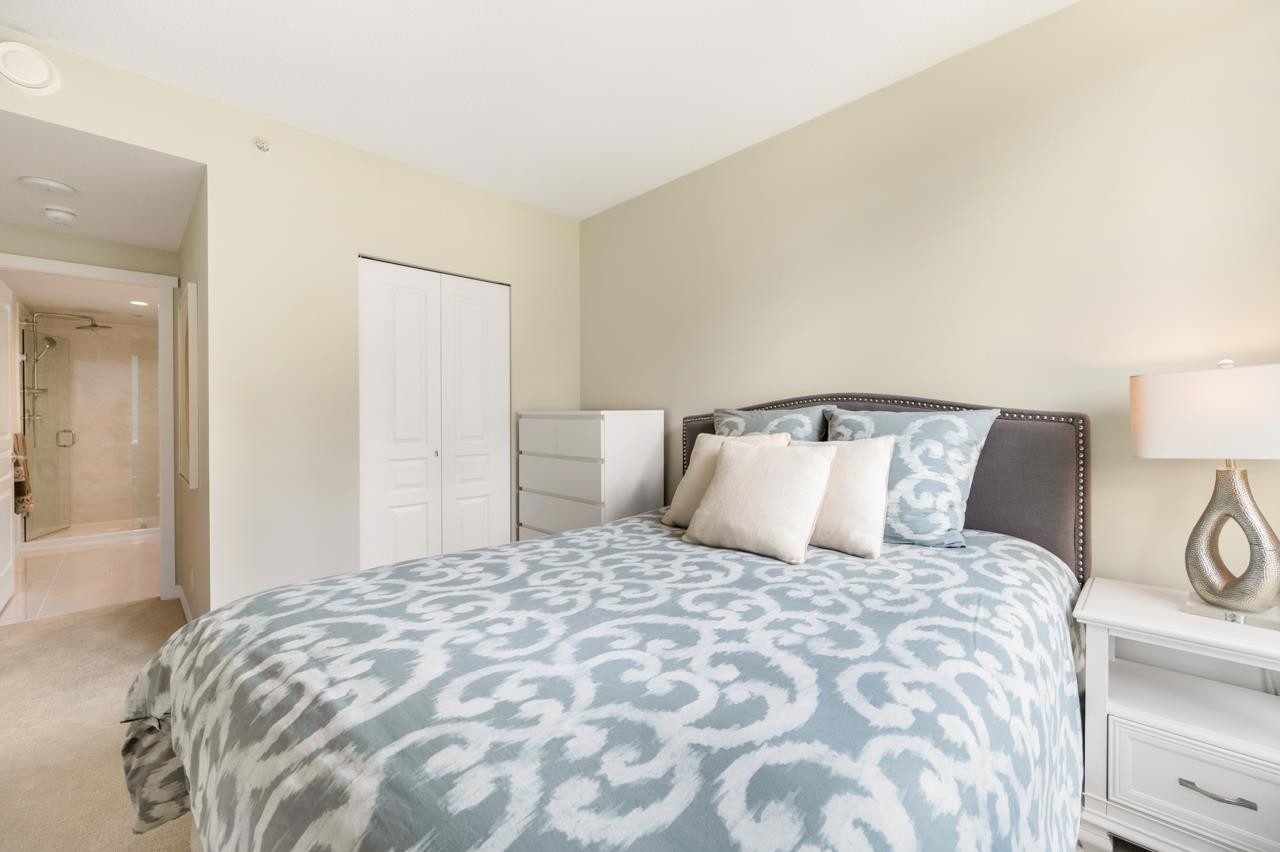 805-3096 Windsor Gate, Coquitlam, BC
