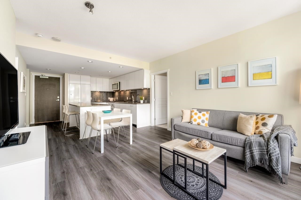 805-3096 Windsor Gate, Coquitlam, BC