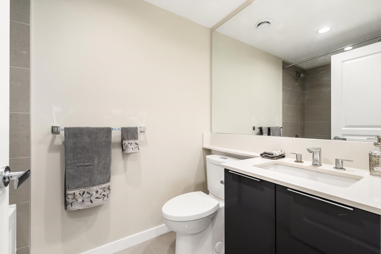 805-3096 Windsor Gate, Coquitlam, BC