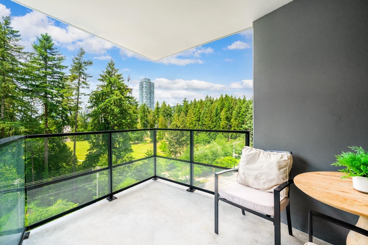 805-3096 Windsor Gate, Coquitlam, BC
