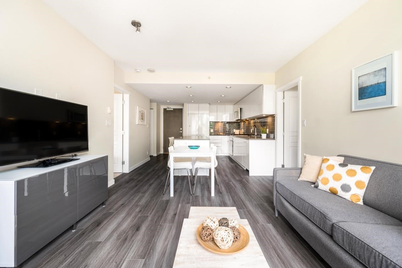805-3096 Windsor Gate, Coquitlam, BC