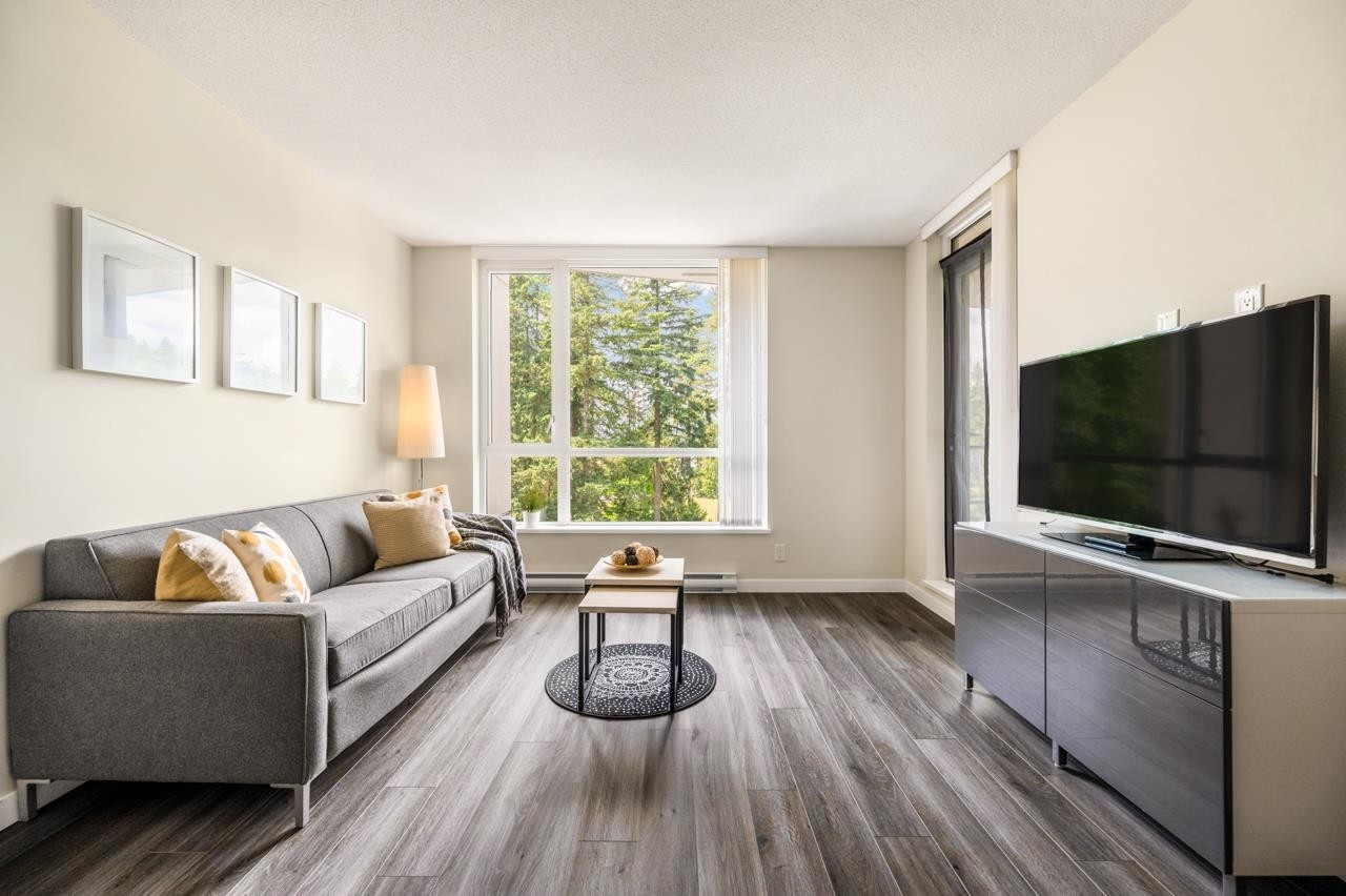805-3096 Windsor Gate, Coquitlam, BC
