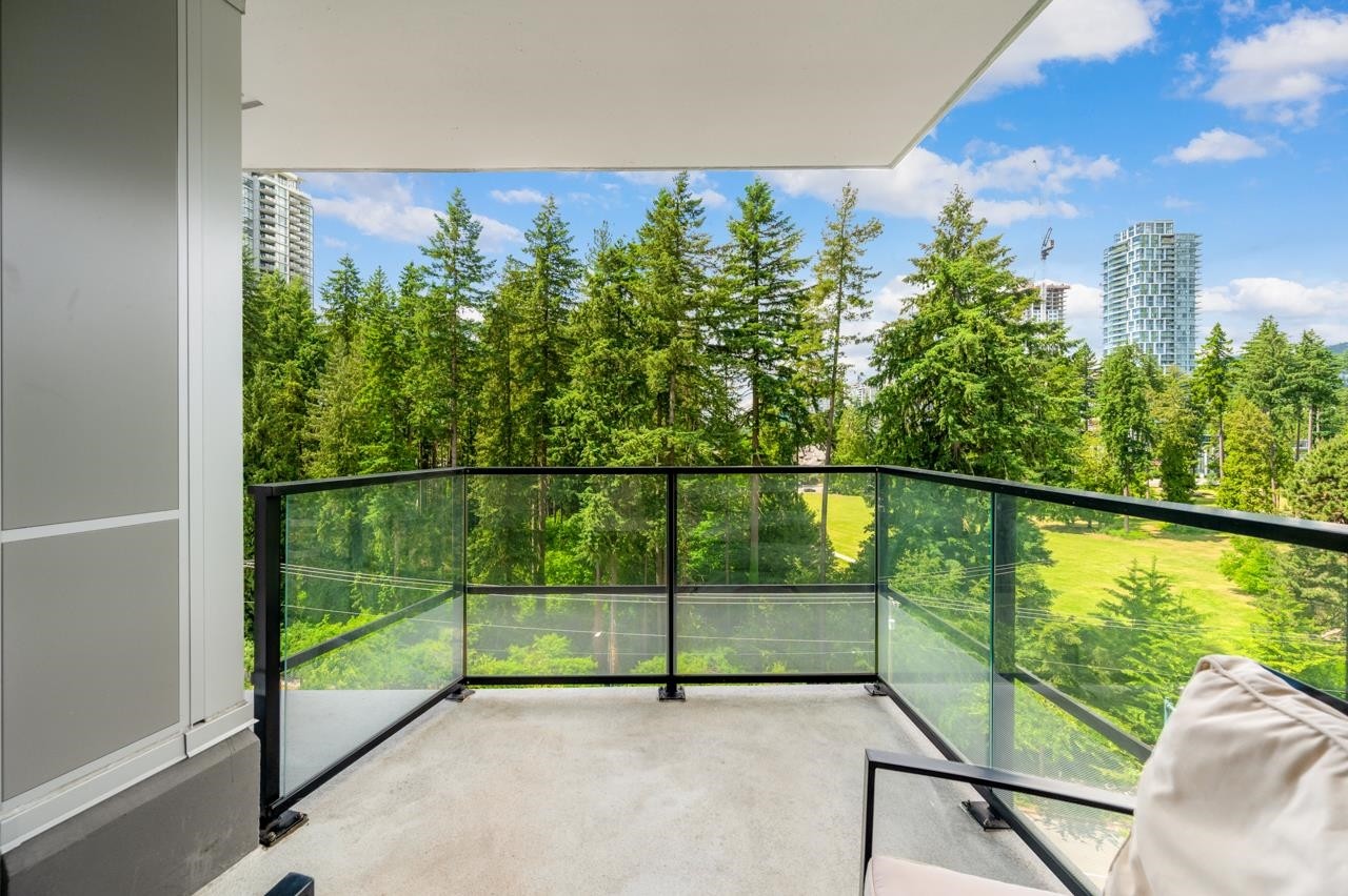 805-3096 Windsor Gate, Coquitlam, BC
