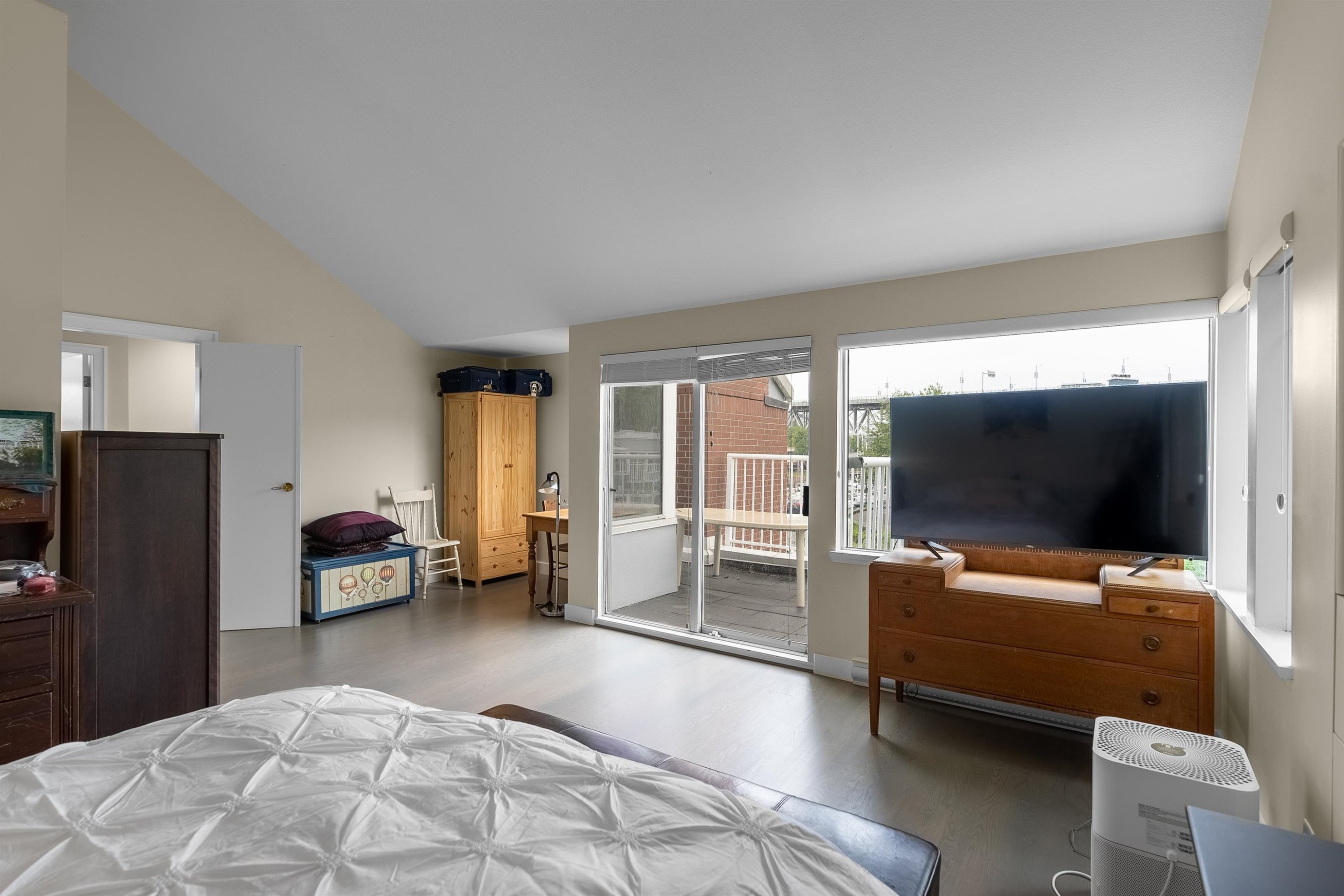 1596 Island Park Walk, Vancouver, BC