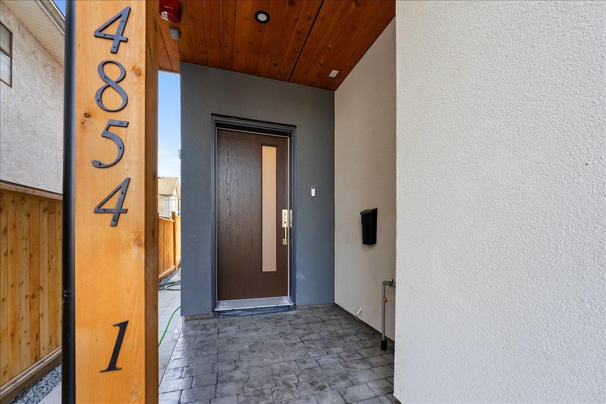 4854 Slocan Street, Vancouver, BC