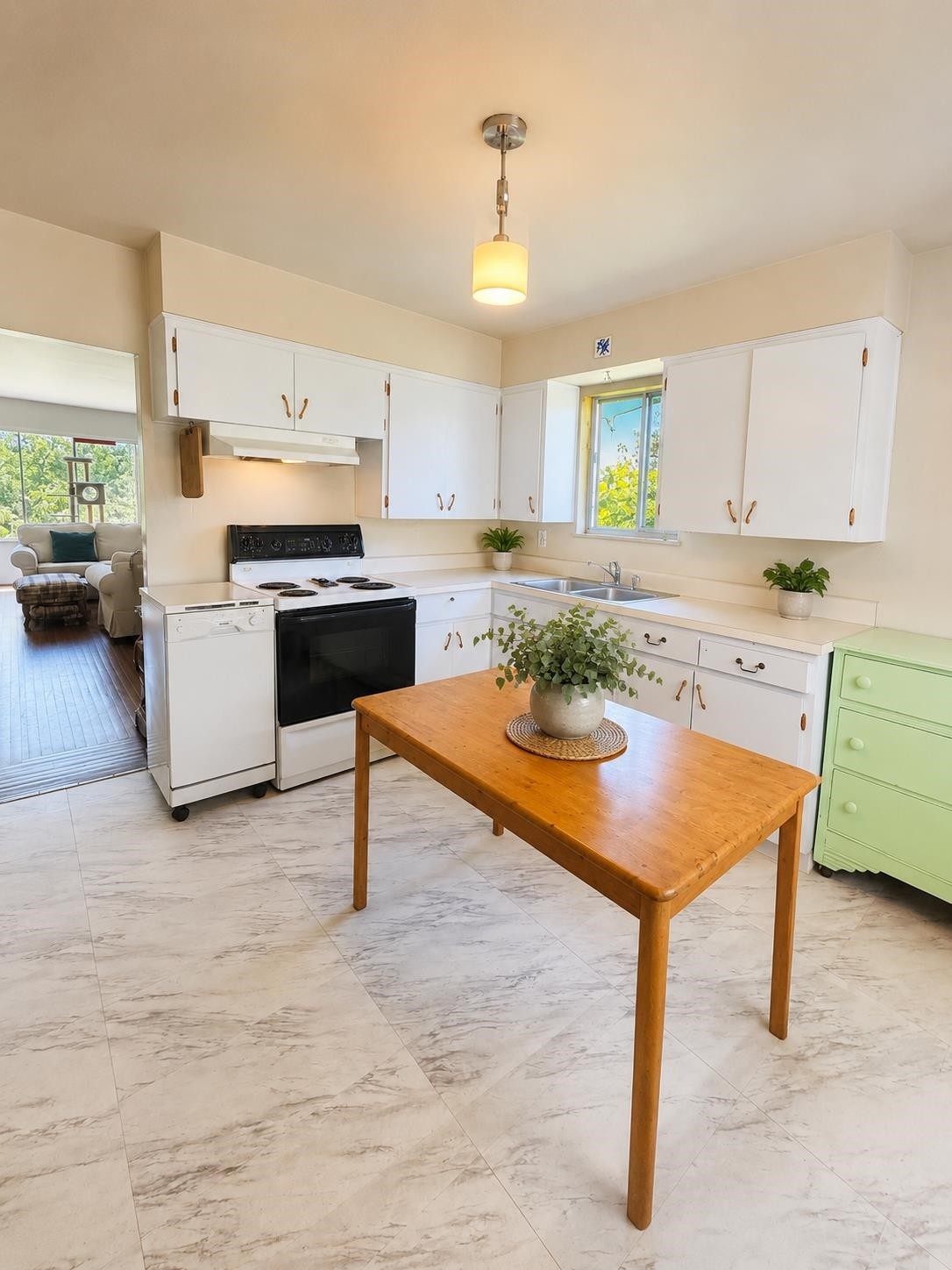 3141 Broadway E, Vancouver, BC