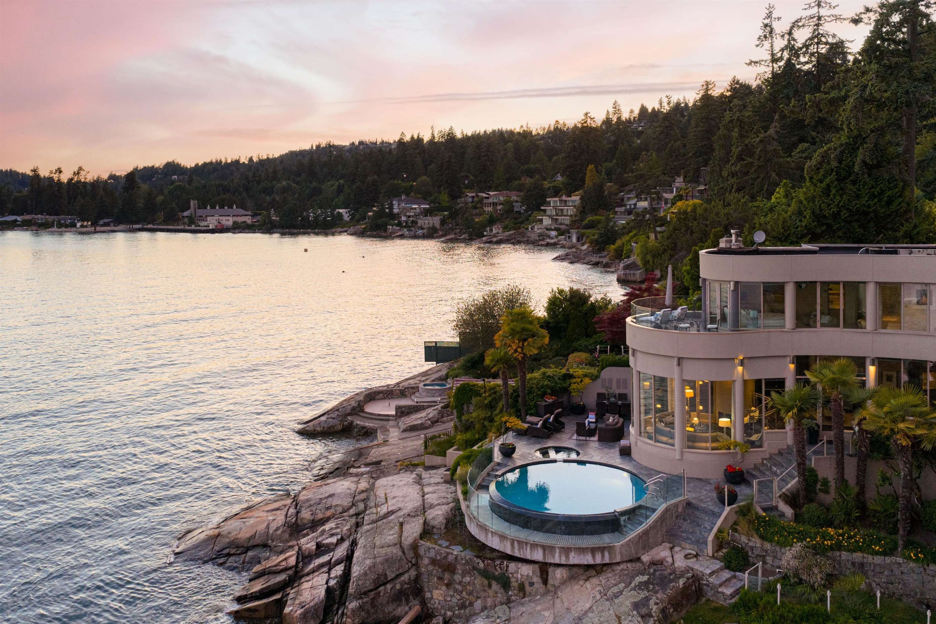 3912 Marine Drive, West Vancouver, BC