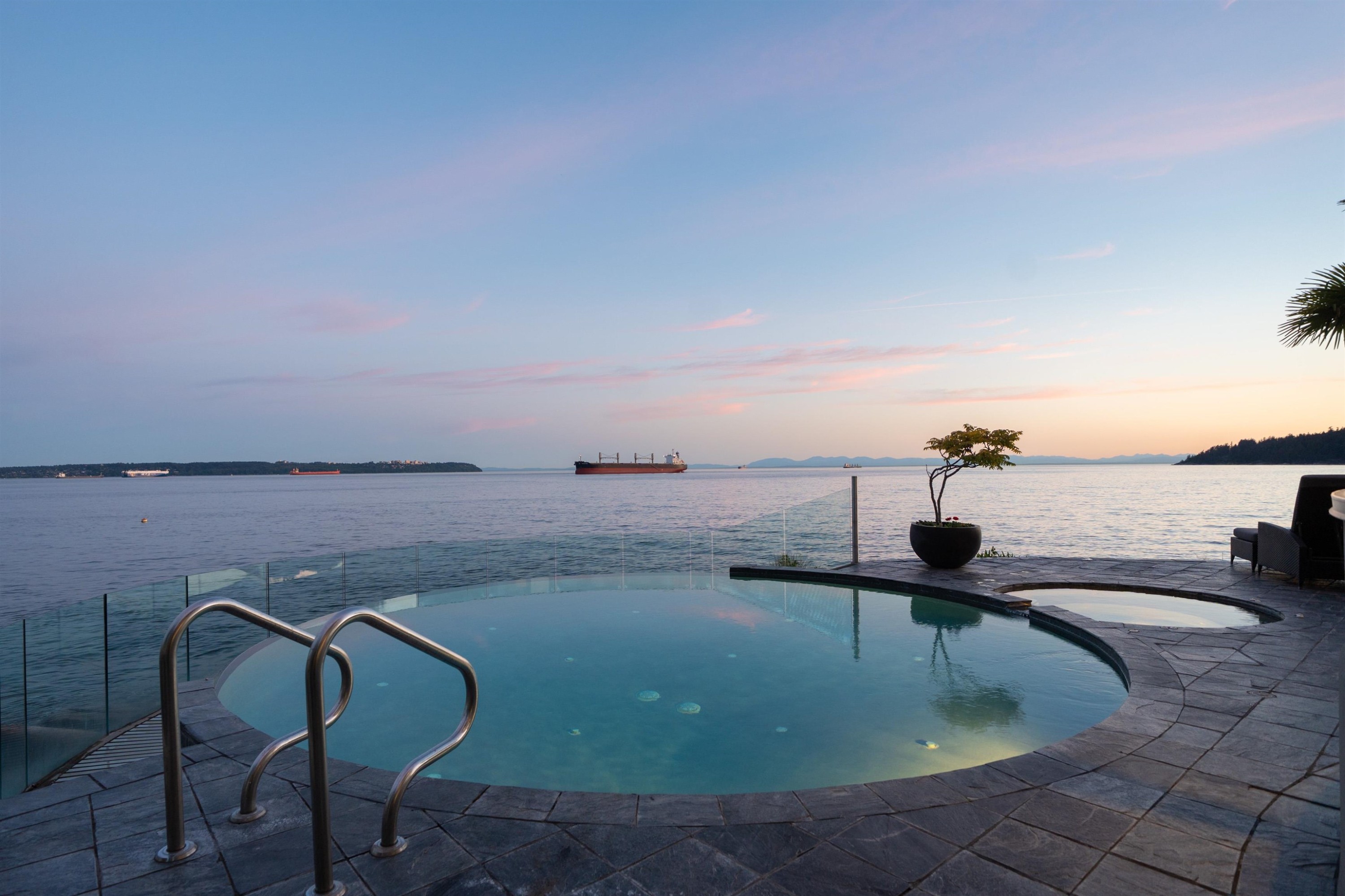 3912 Marine Drive, West Vancouver, BC