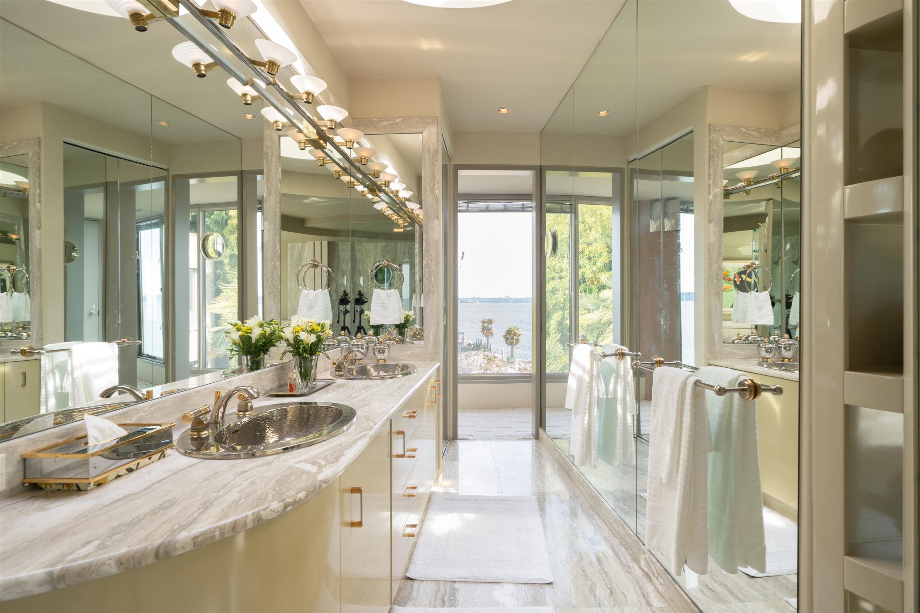 3912 Marine Drive, West Vancouver, BC