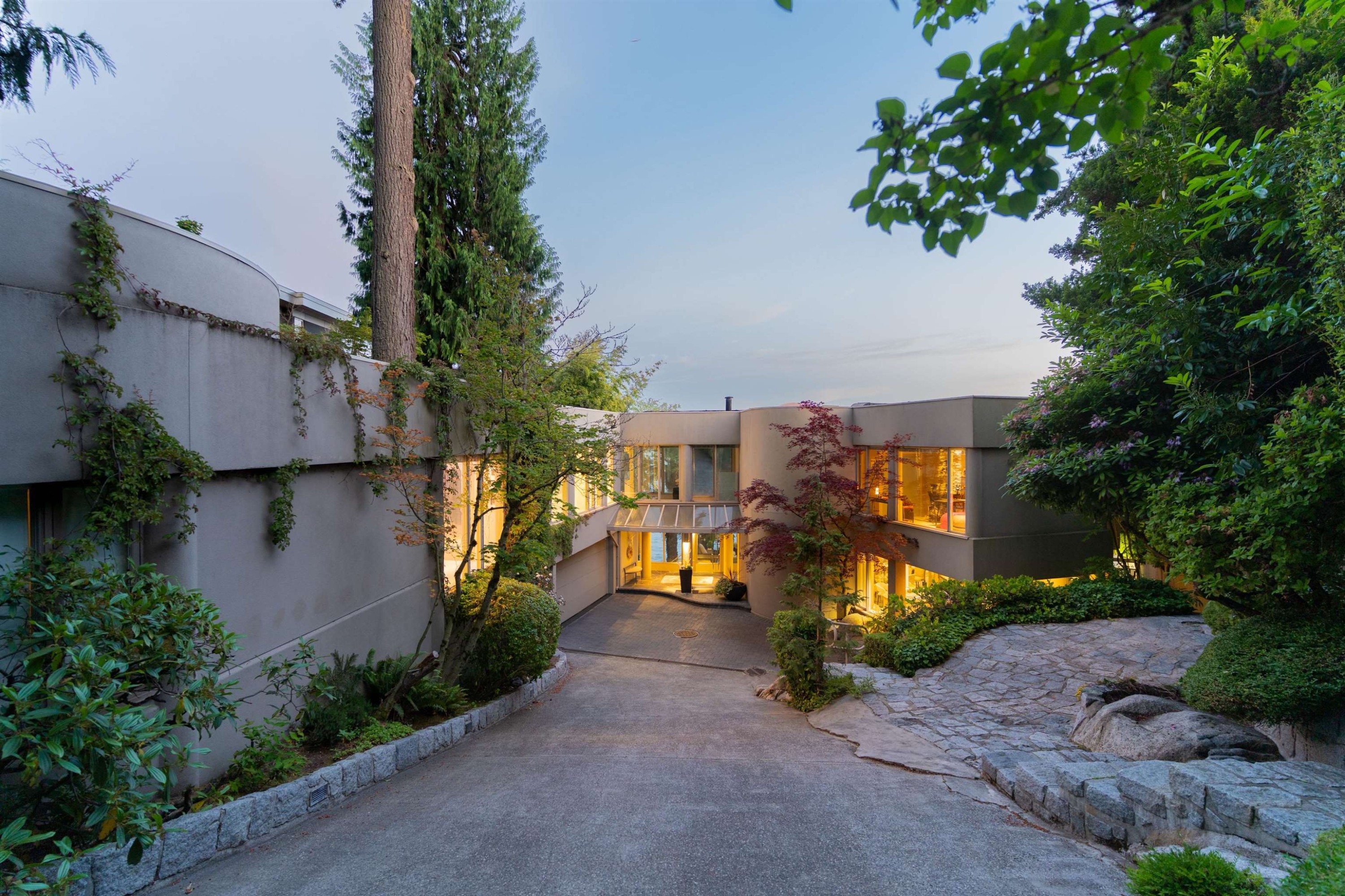 3912 Marine Drive, West Vancouver, BC