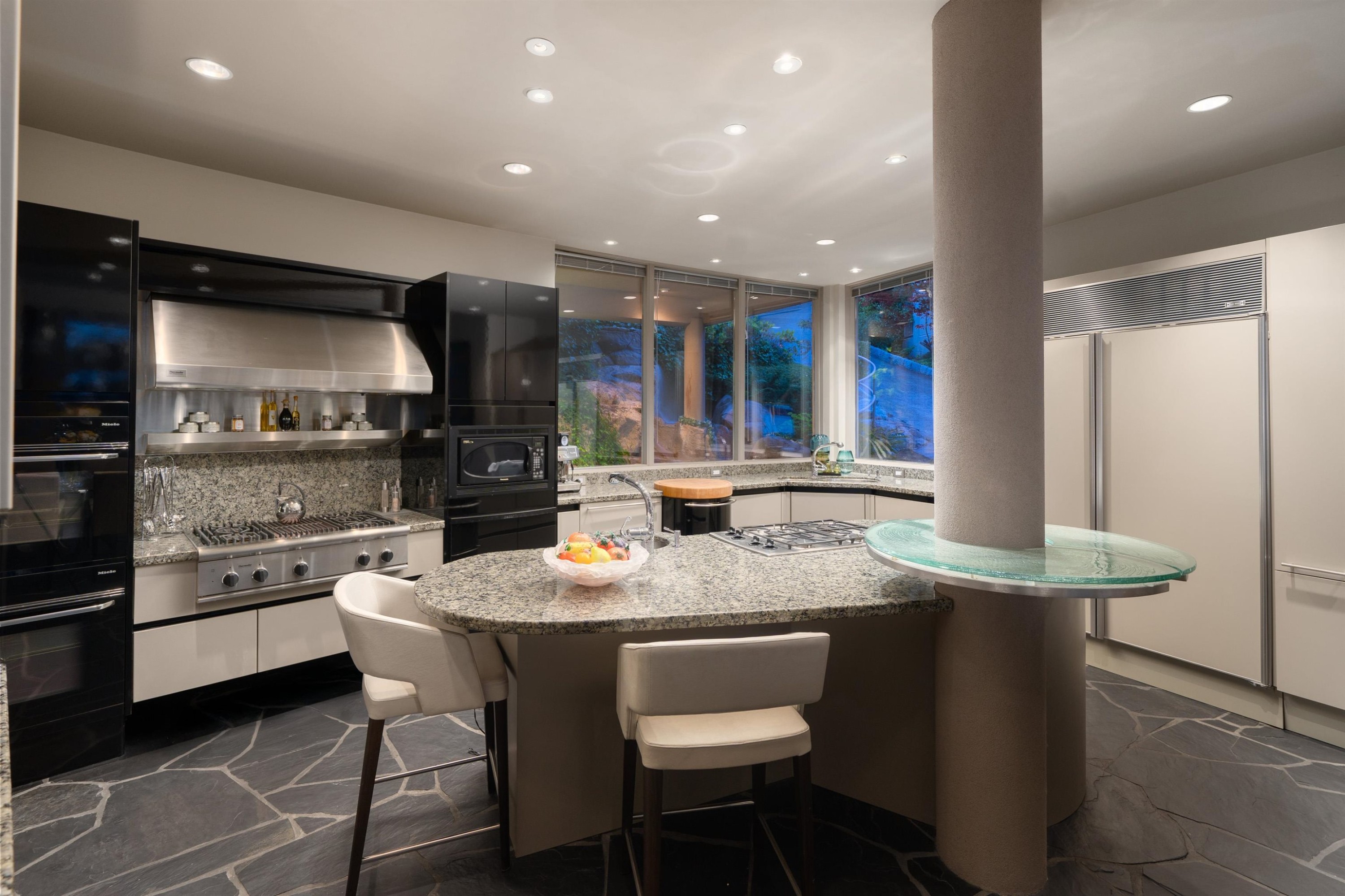 3912 Marine Drive, West Vancouver, BC
