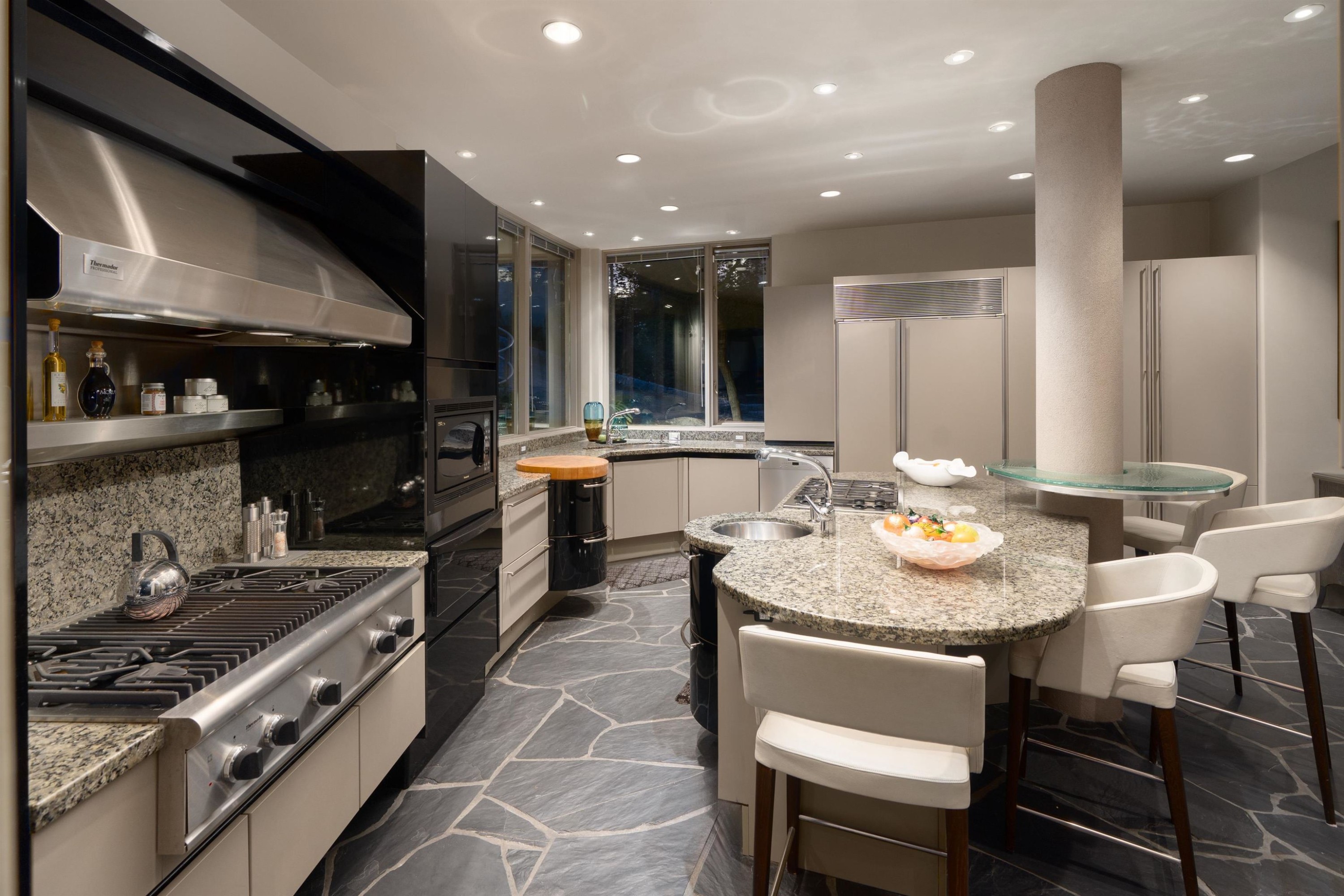3912 Marine Drive, West Vancouver, BC