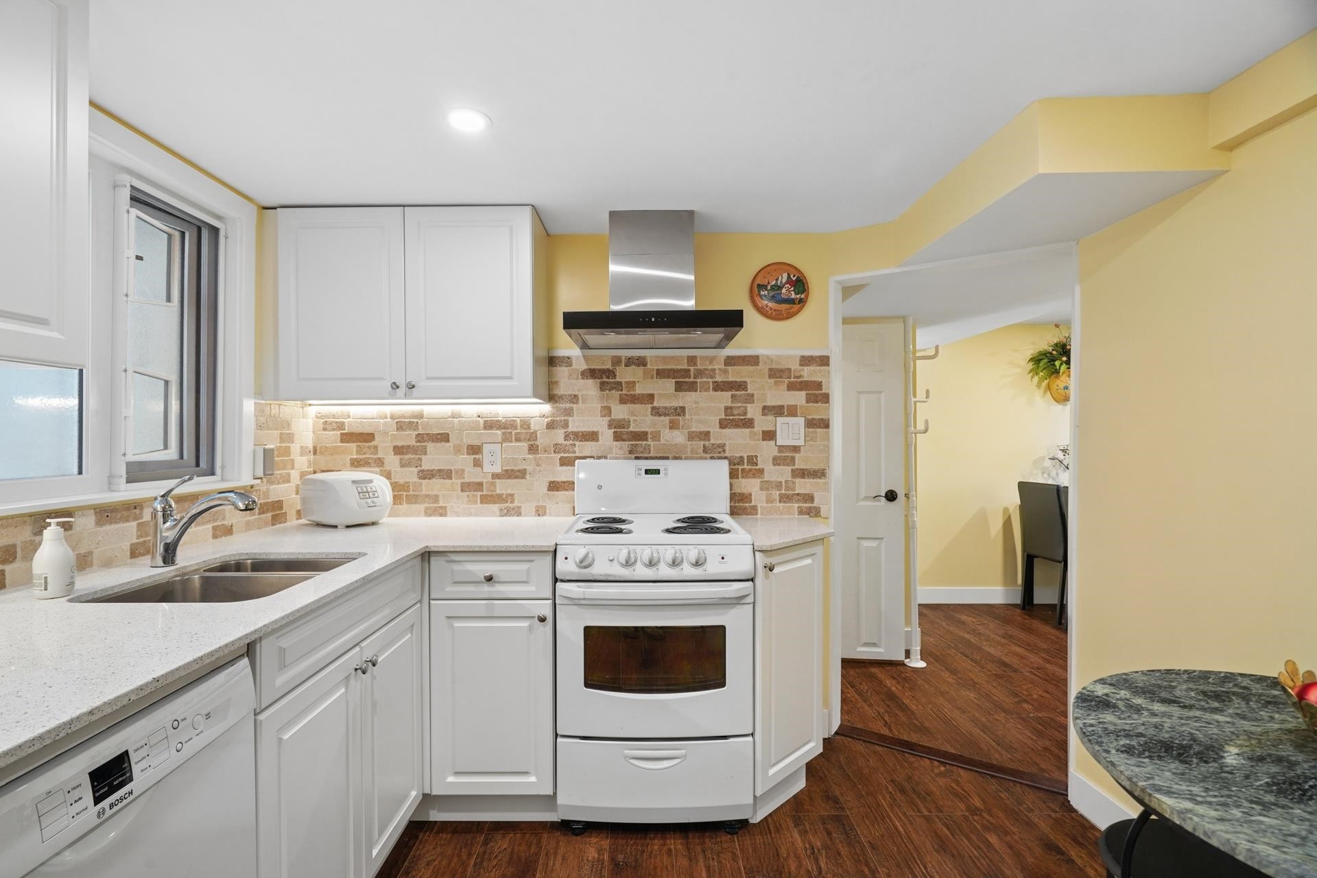 219 38Th Avenue E, Vancouver, BC