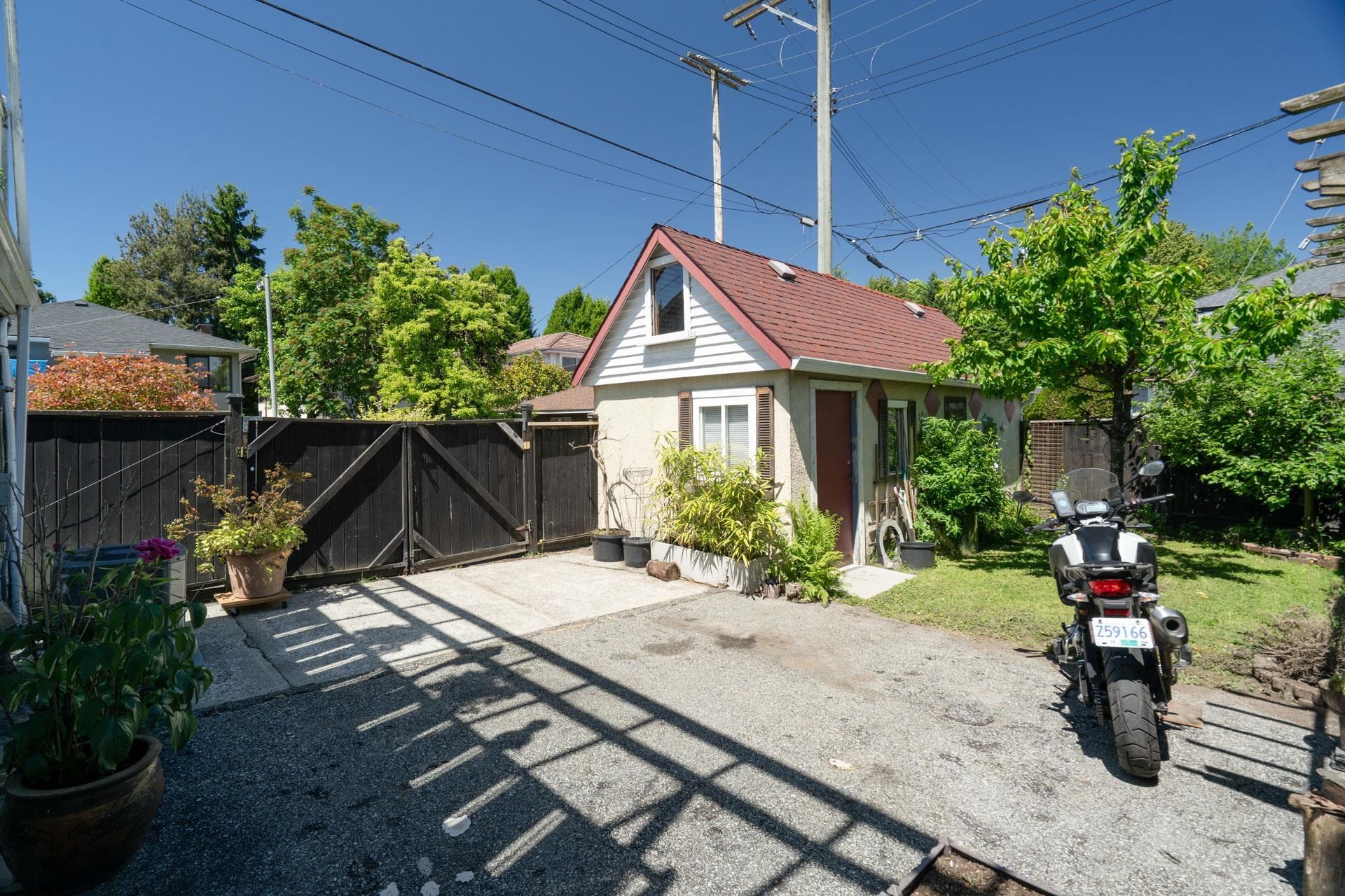 219 38Th Avenue E, Vancouver, BC