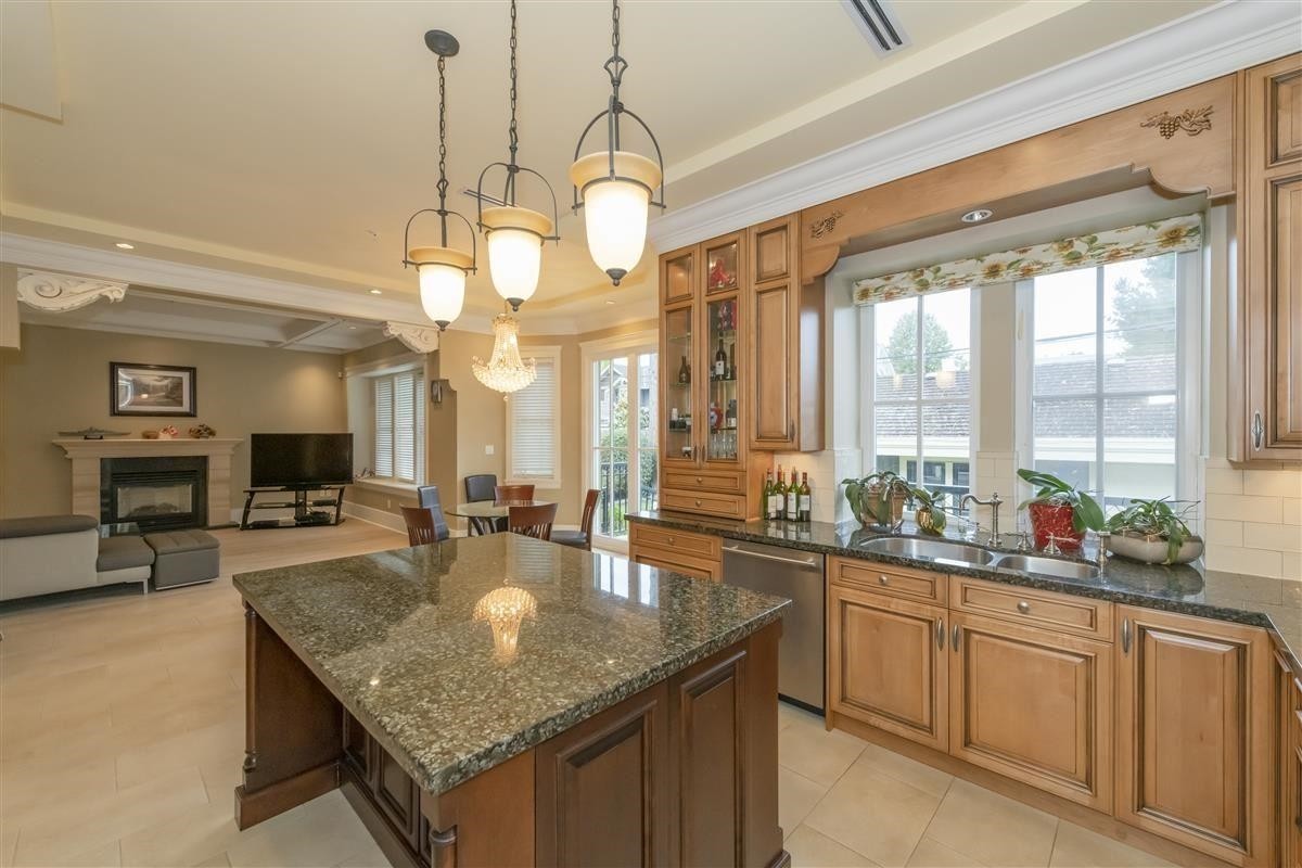 1121 39Th Avenue W, Vancouver, BC