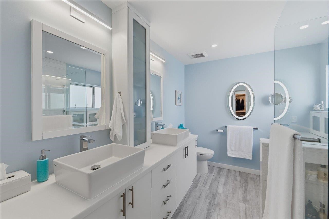 1523 Mariner Walk, Vancouver, BC