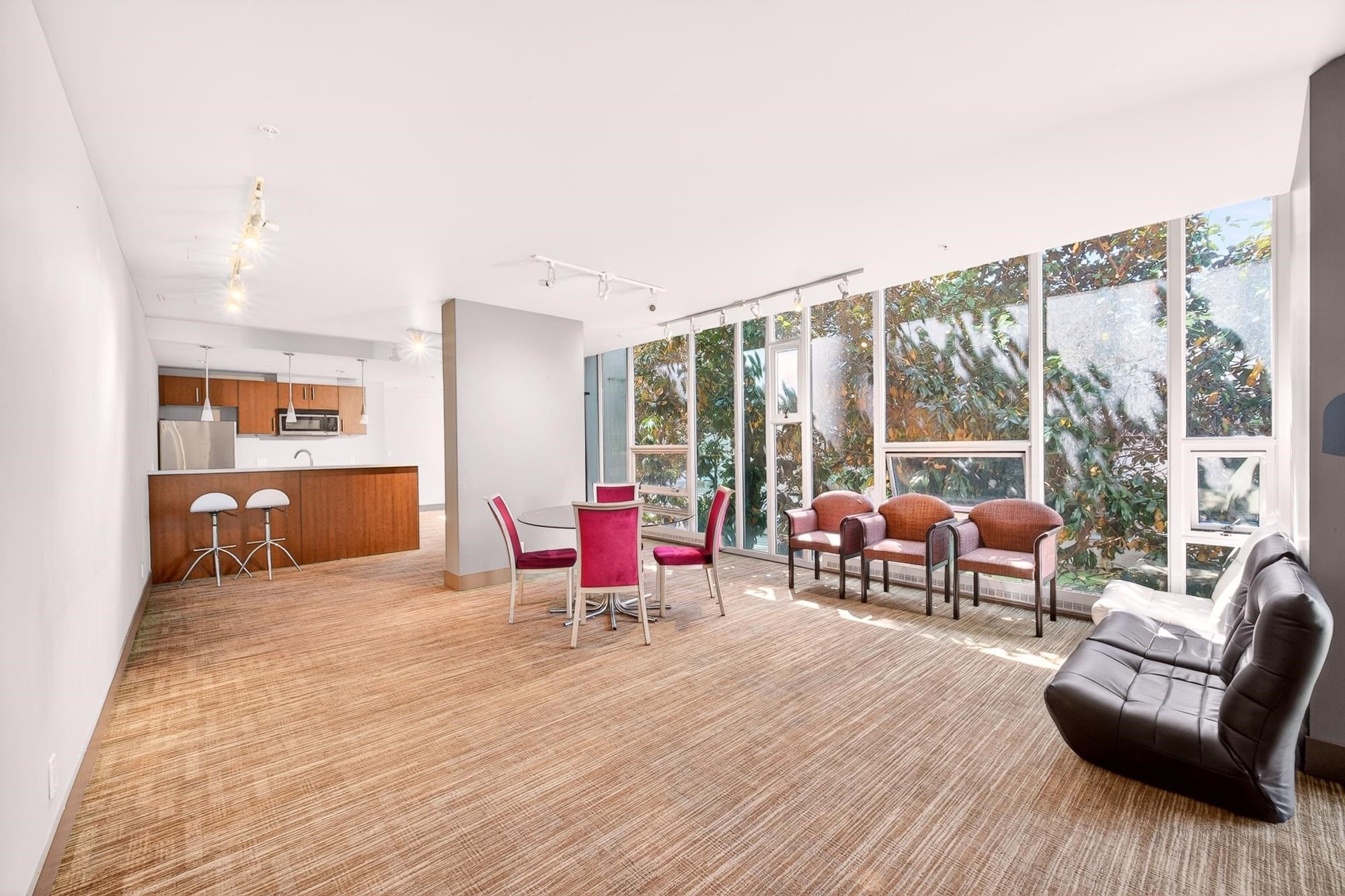 606-8280 Lansdowne Road, Richmond, BC