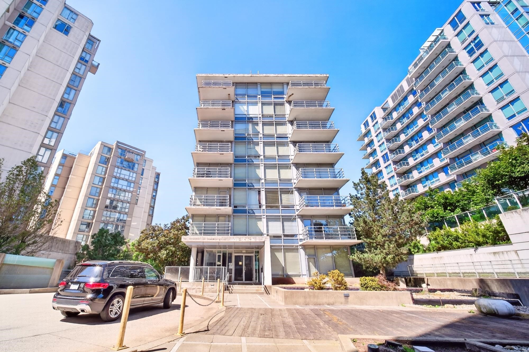 606-8280 Lansdowne Road, Richmond, BC