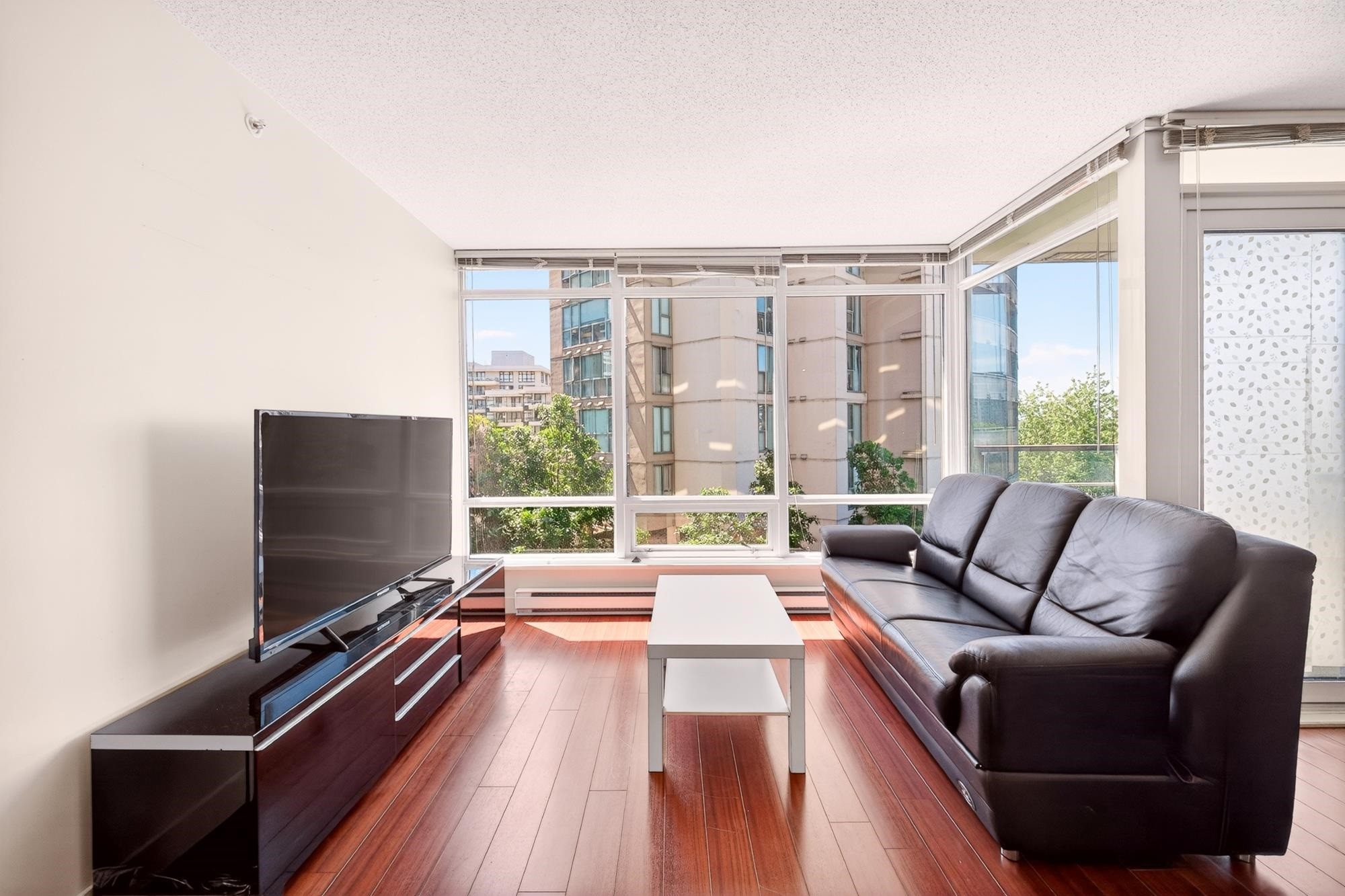 606-8280 Lansdowne Road, Richmond, BC