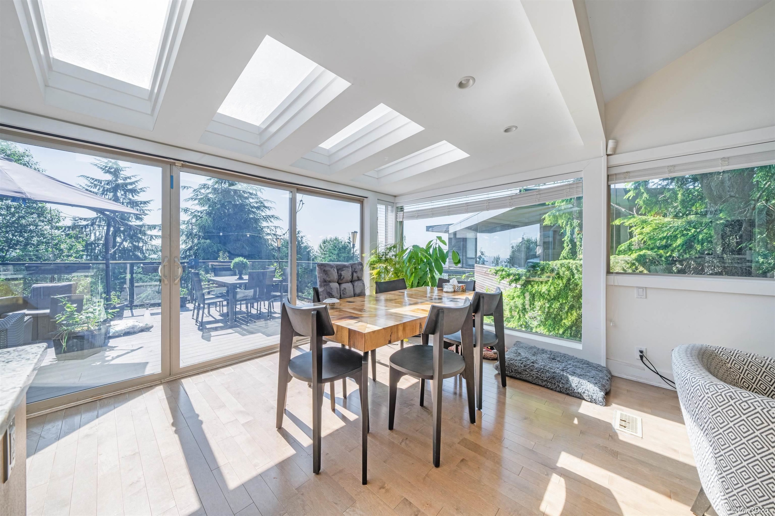 1448 Sandhurst Place, West Vancouver, BC