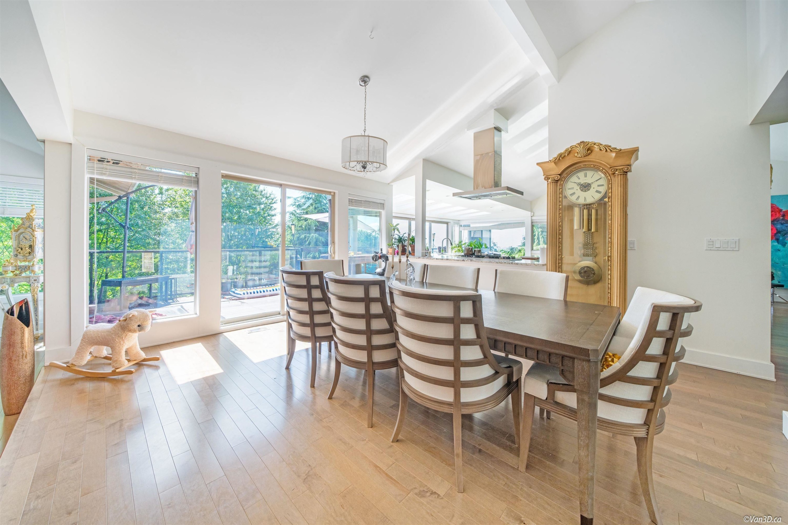 1448 Sandhurst Place, West Vancouver, BC