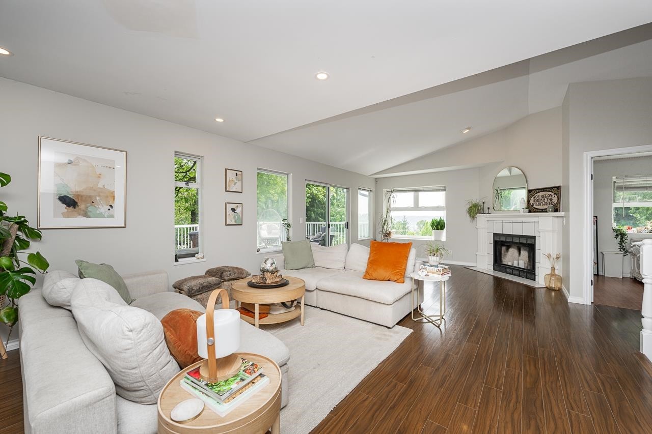 1221 Rochester Avenue, Coquitlam, BC