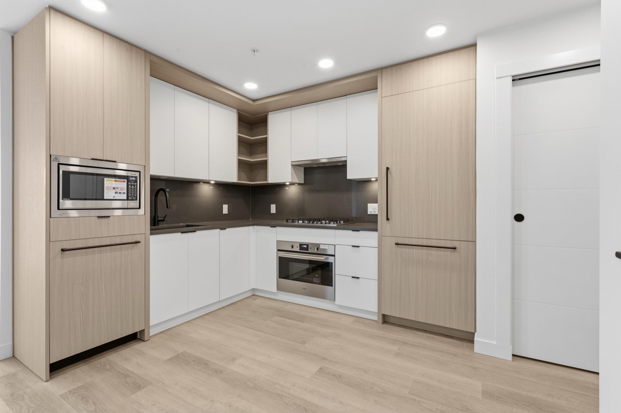 403-2268 Broadway E, Vancouver, BC