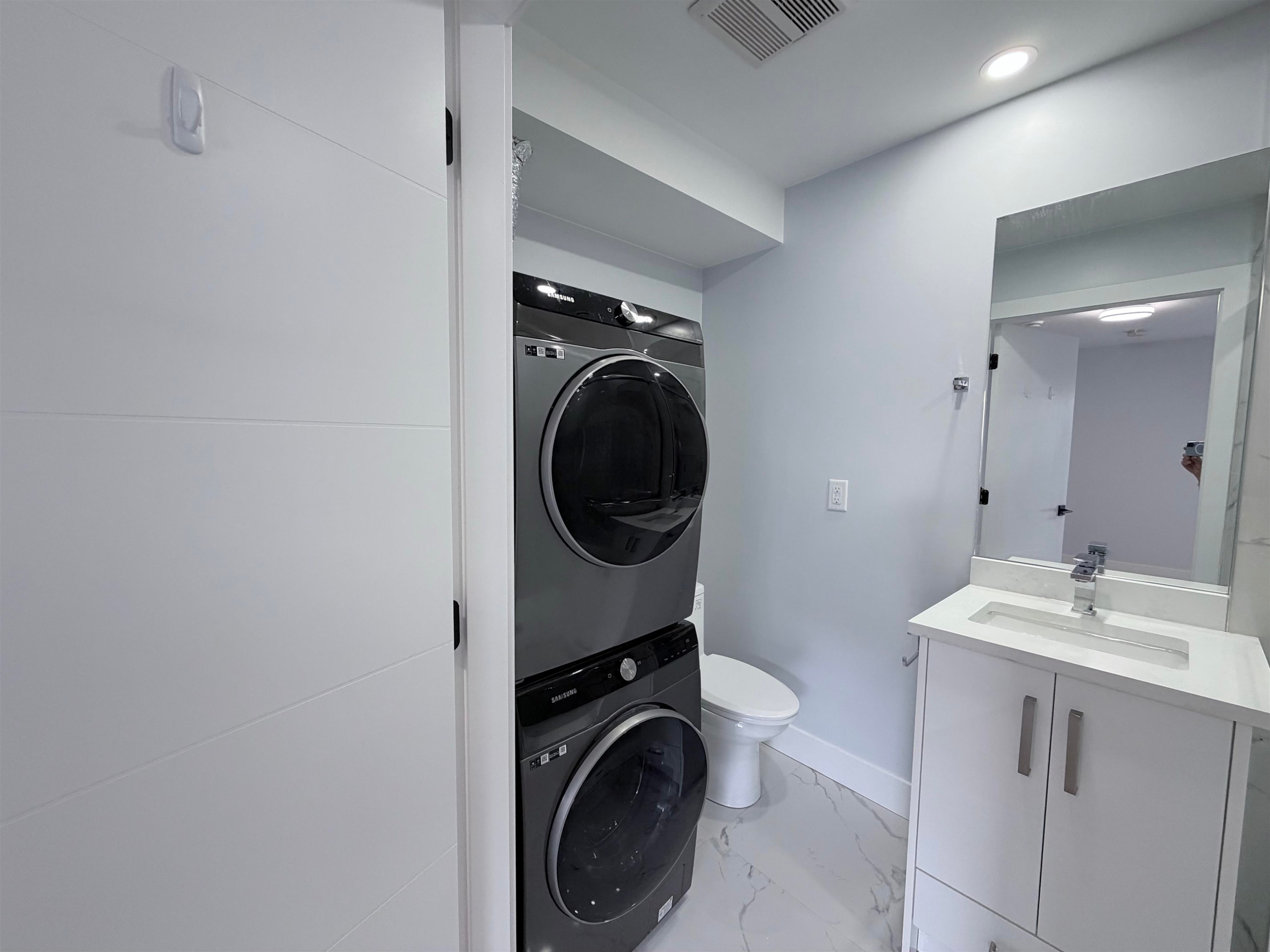 4328 Gladstone Street, Vancouver, BC - Indoor Photo Showing Laundry Room