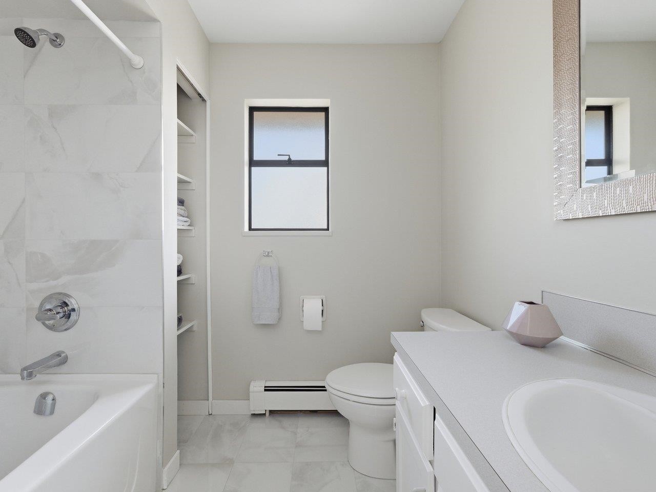 1390 Eastlawn Drive, Burnaby, BC - Indoor Photo Showing Bathroom
