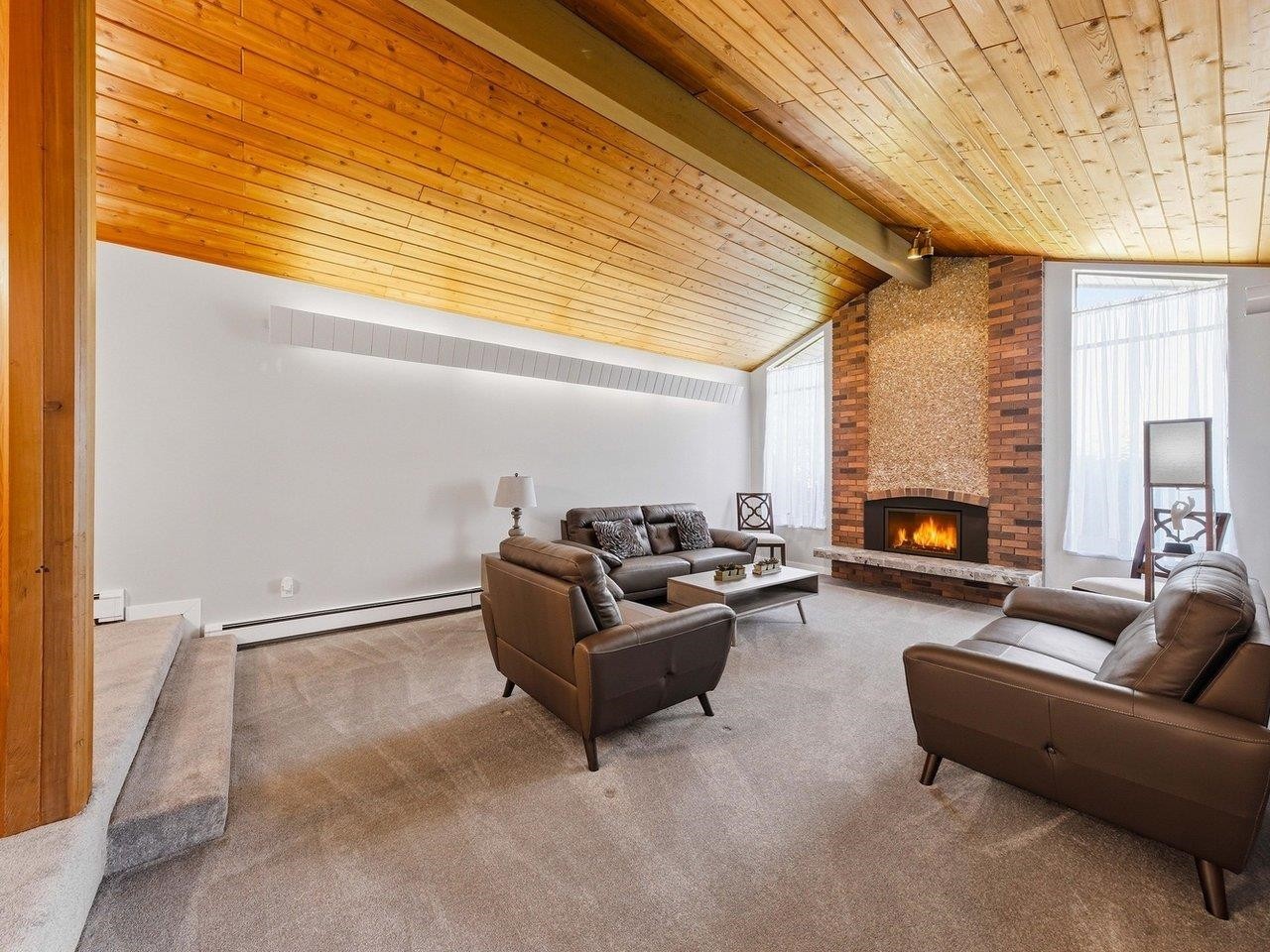 1390 Eastlawn Drive, Burnaby, BC - Indoor With Fireplace