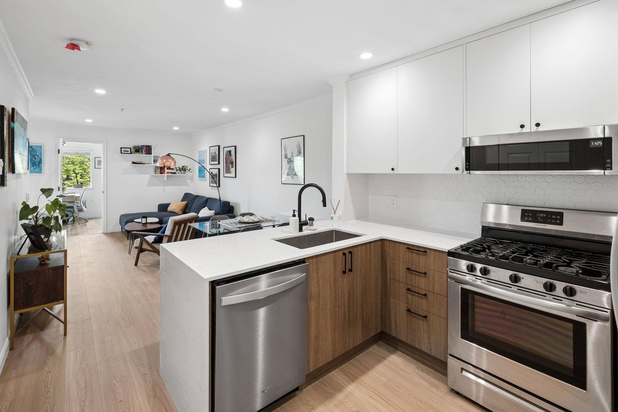 305-688 16Th Avenue E, Vancouver, BC