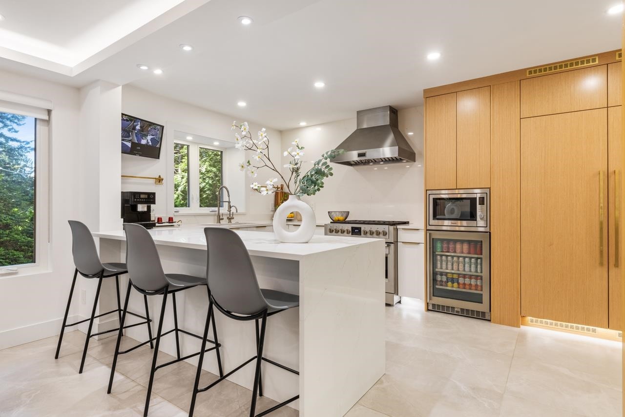4283 Capilano Road, North Vancouver, BC - Indoor