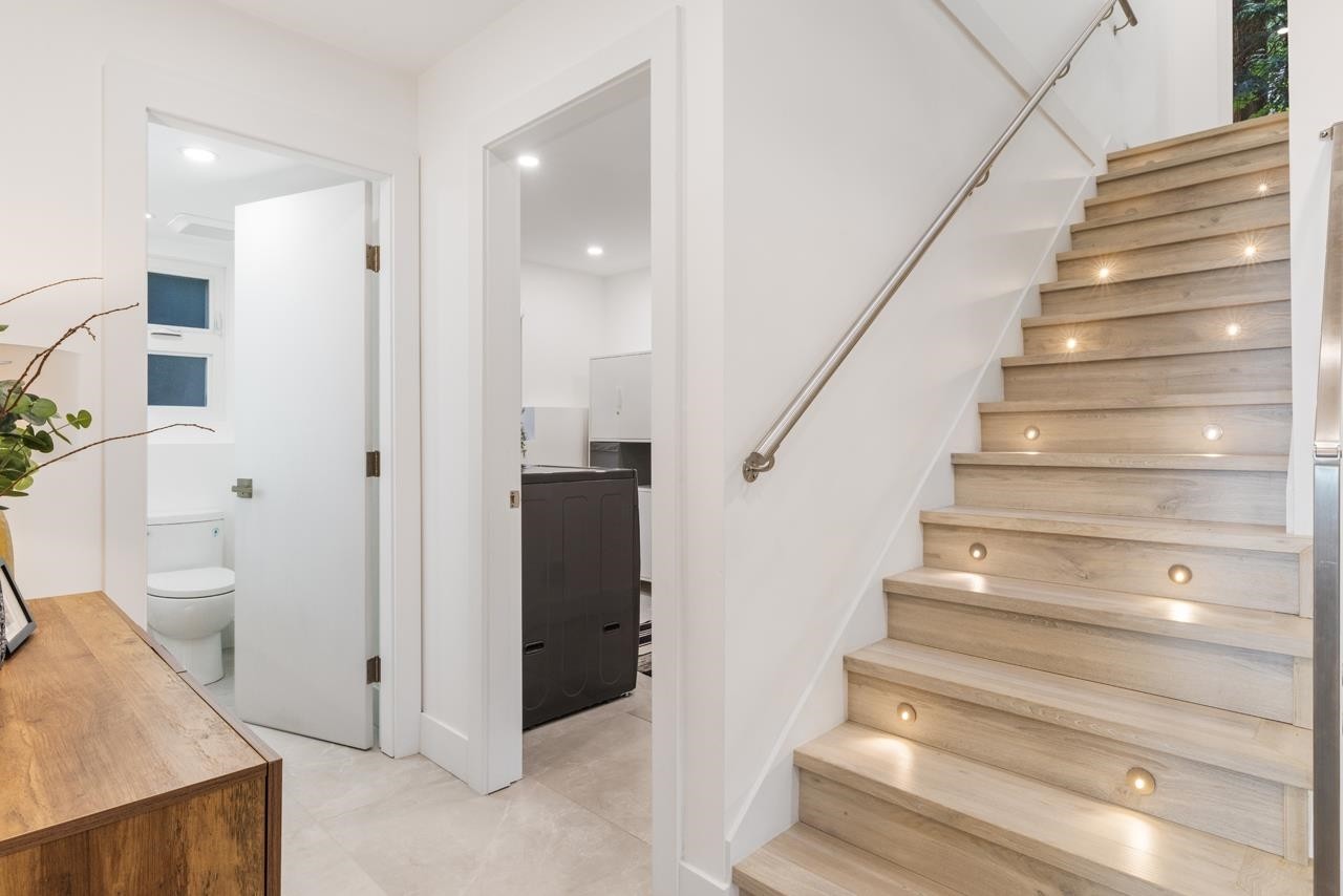 4283 Capilano Road, North Vancouver, BC - Indoor Photo Showing Other Room