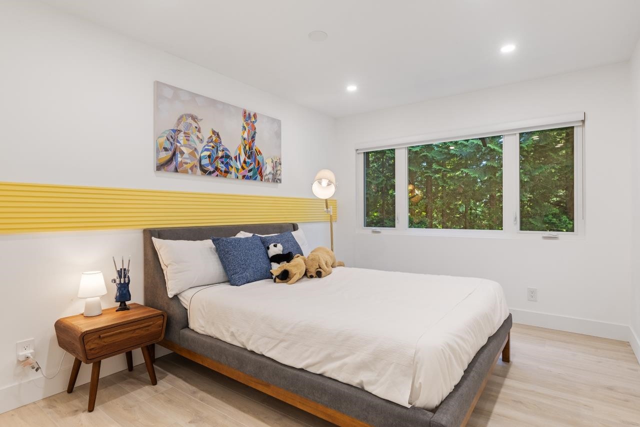 4283 Capilano Road, North Vancouver, BC - Indoor Photo Showing Bedroom