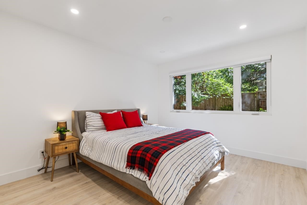 4283 Capilano Road, North Vancouver, BC - Indoor Photo Showing Bedroom