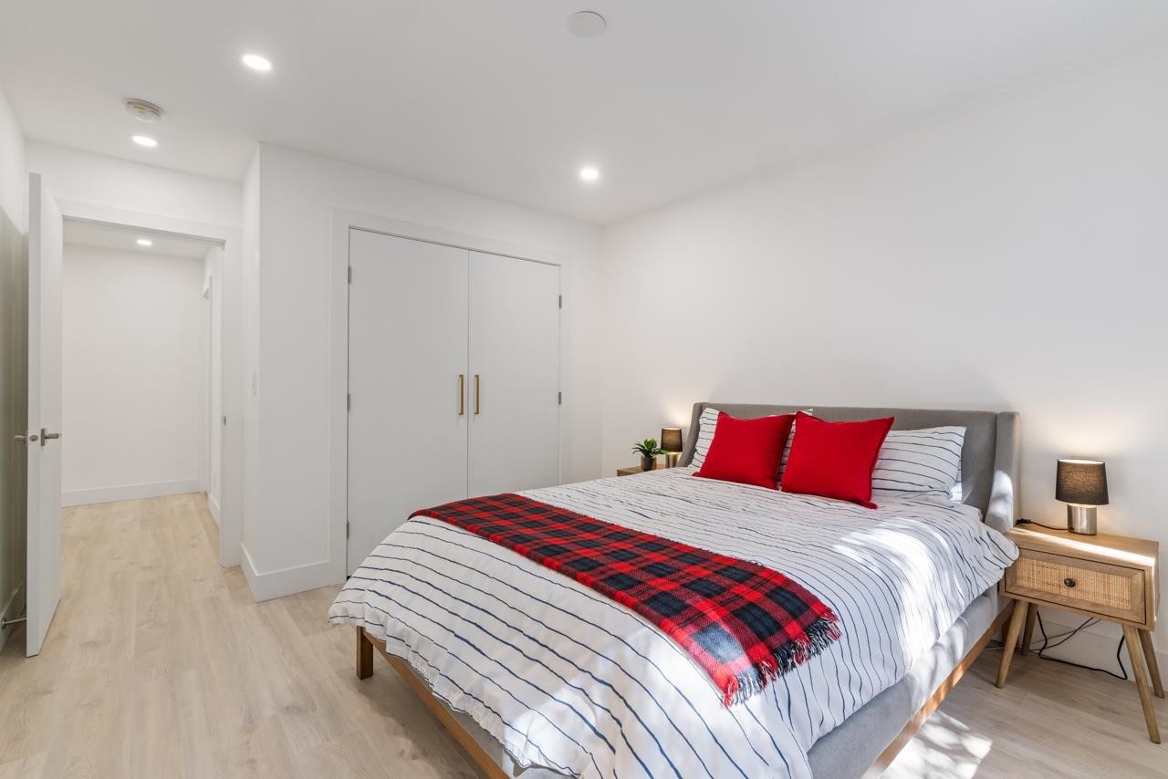 4283 Capilano Road, North Vancouver, BC - Indoor Photo Showing Bedroom