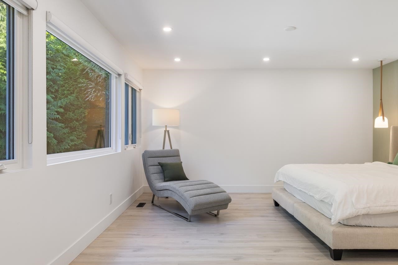 4283 Capilano Road, North Vancouver, BC - Indoor Photo Showing Bedroom