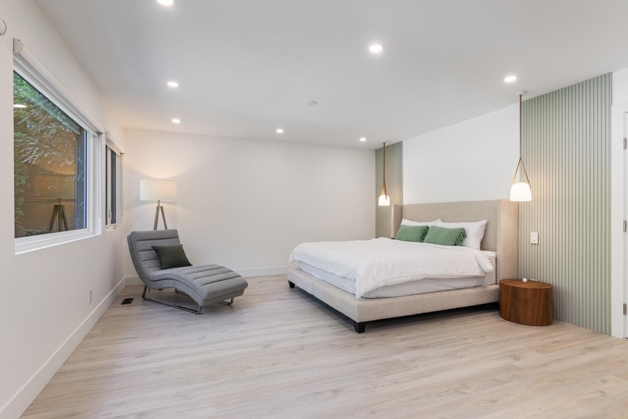 4283 Capilano Road, North Vancouver, BC - Indoor Photo Showing Bedroom