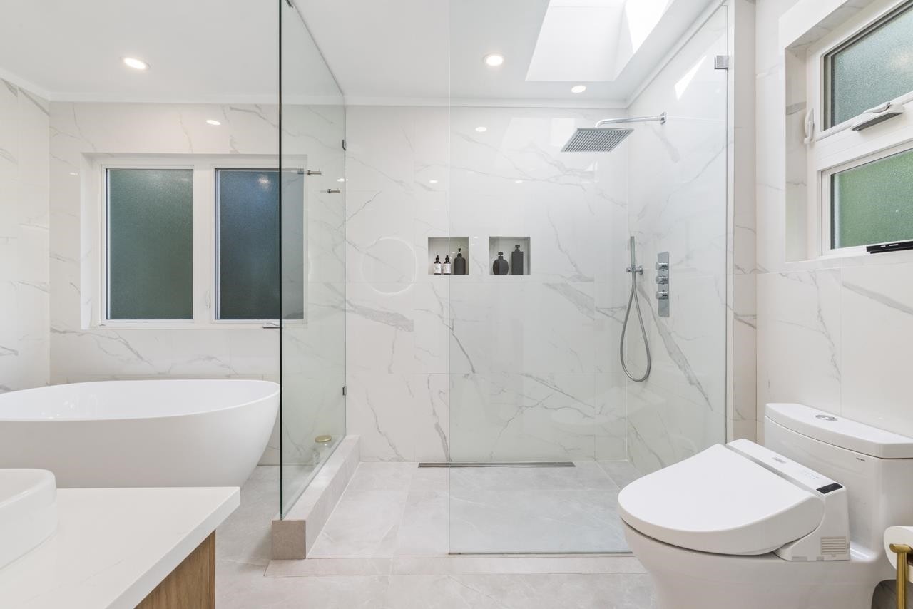 4283 Capilano Road, North Vancouver, BC - Indoor Photo Showing Bathroom