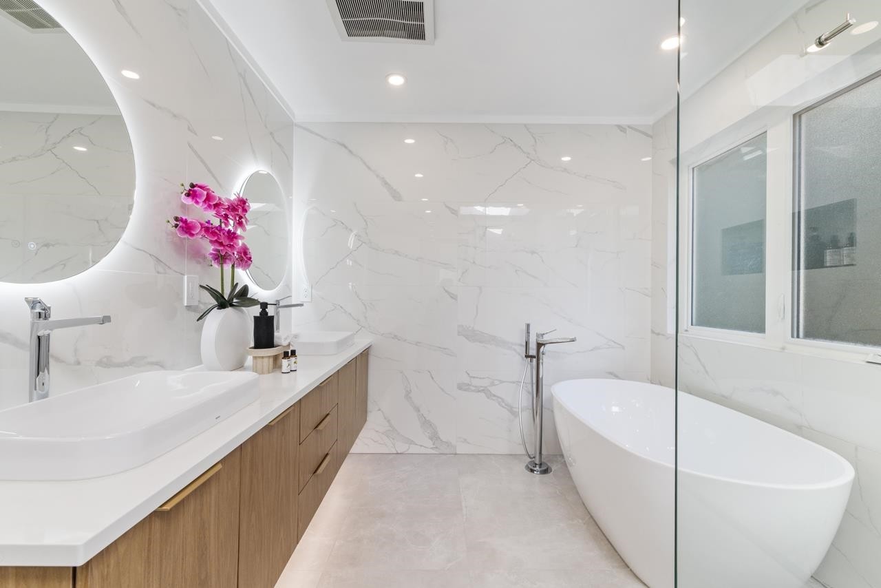 4283 Capilano Road, North Vancouver, BC - Indoor Photo Showing Bathroom