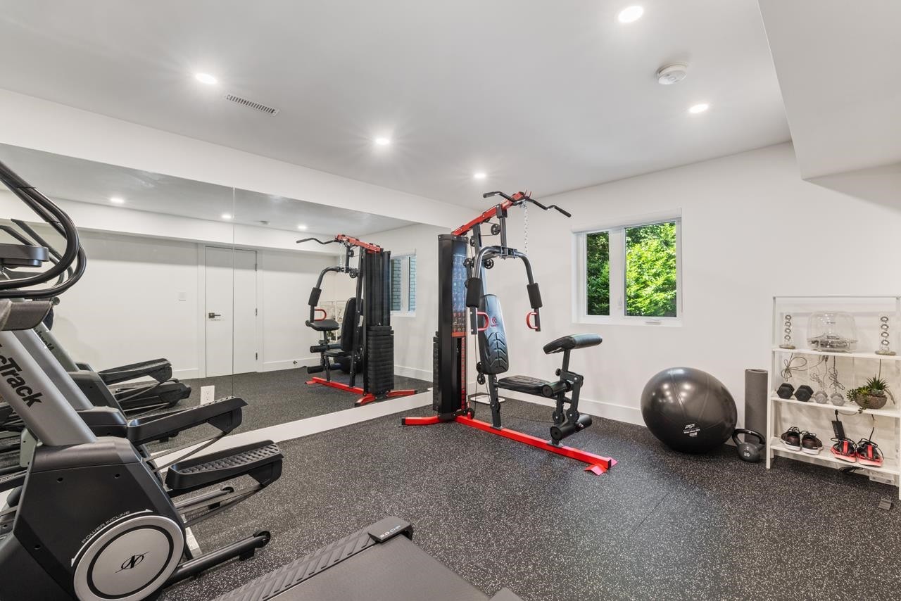 4283 Capilano Road, North Vancouver, BC - Indoor Photo Showing Gym Room